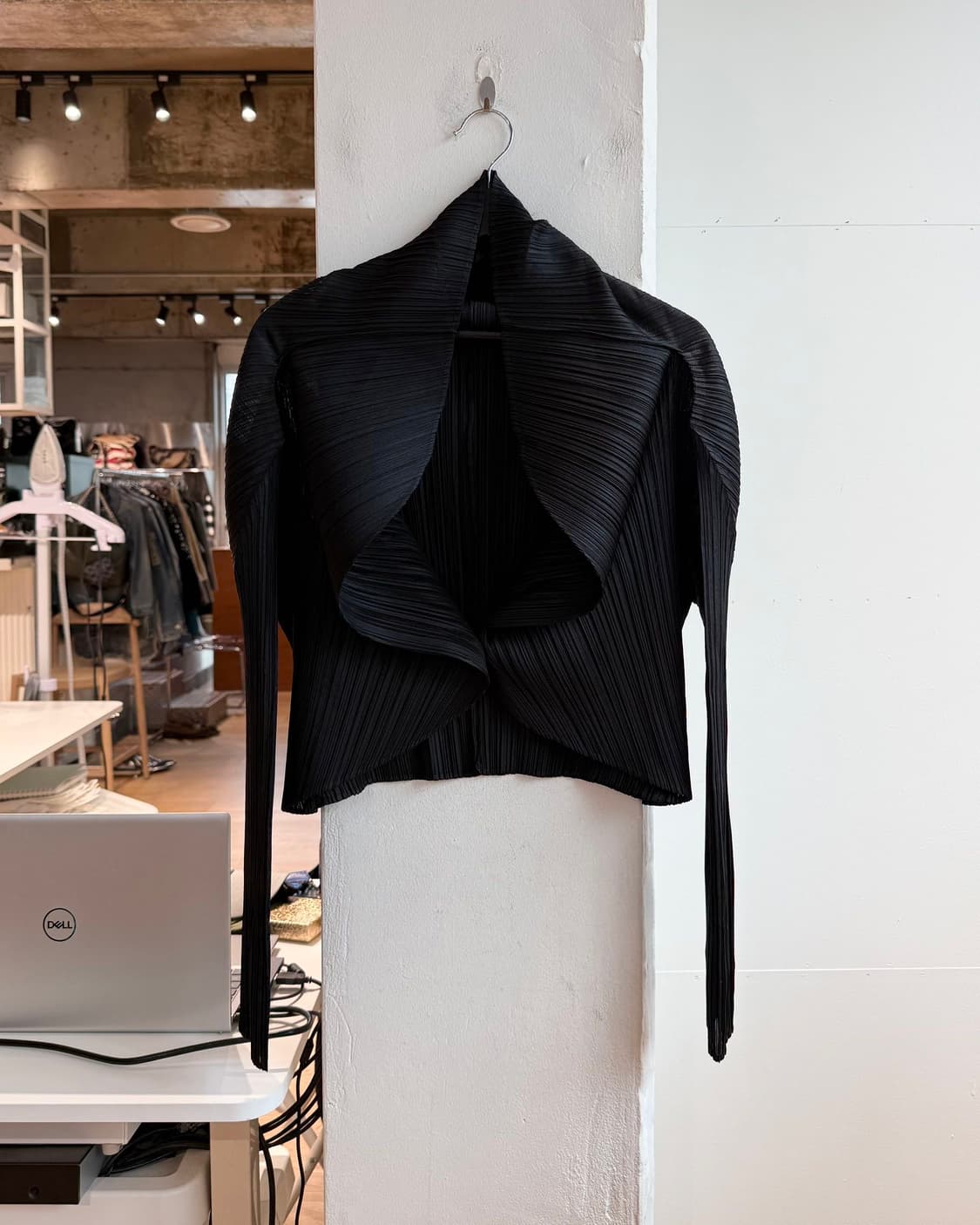 플리츠플리즈 블랙 링컬 크롭 자켓 상품이미지2