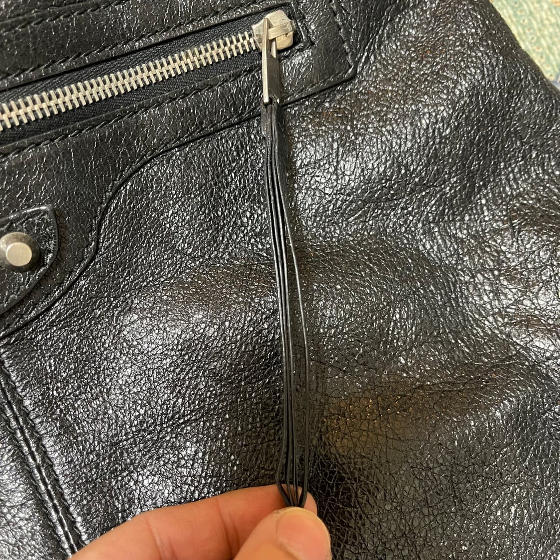 [OS] 발렌시아가 시티 모터 블랙 크로스백 상품이미지7