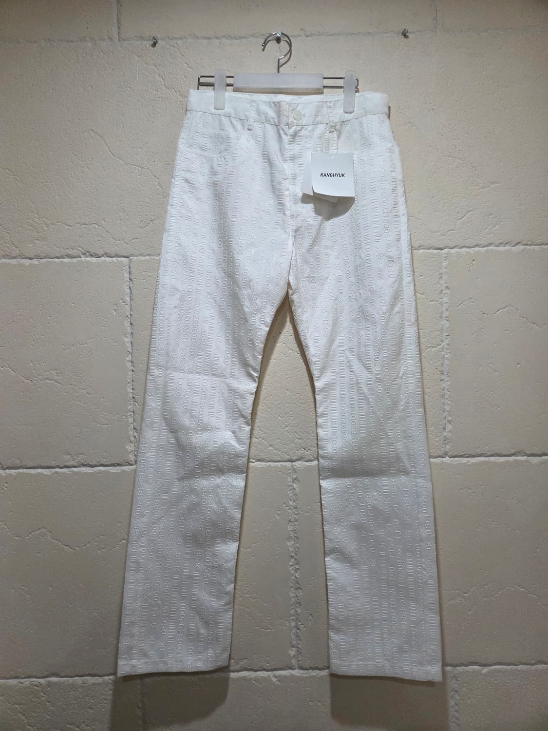 강혁 엠보싱 스트레이트 컷 트라우저 S 상품이미지1