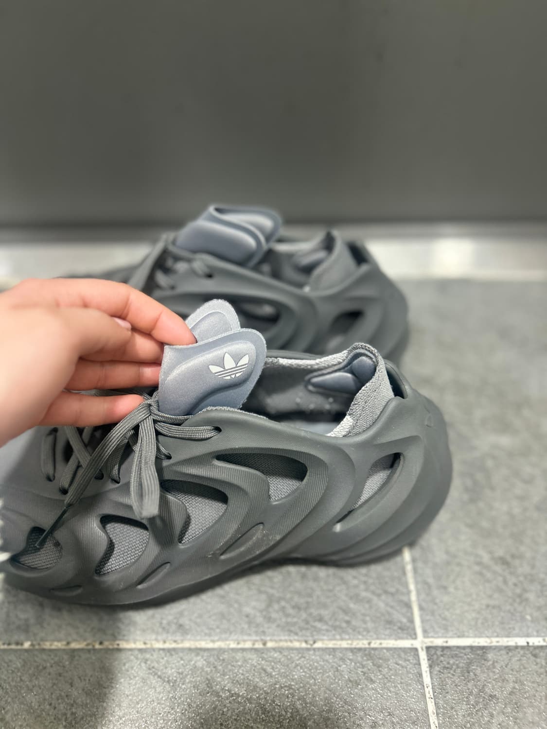 아디다스 아디폼Q 운동화 트리플 그레이 250 상품이미지3