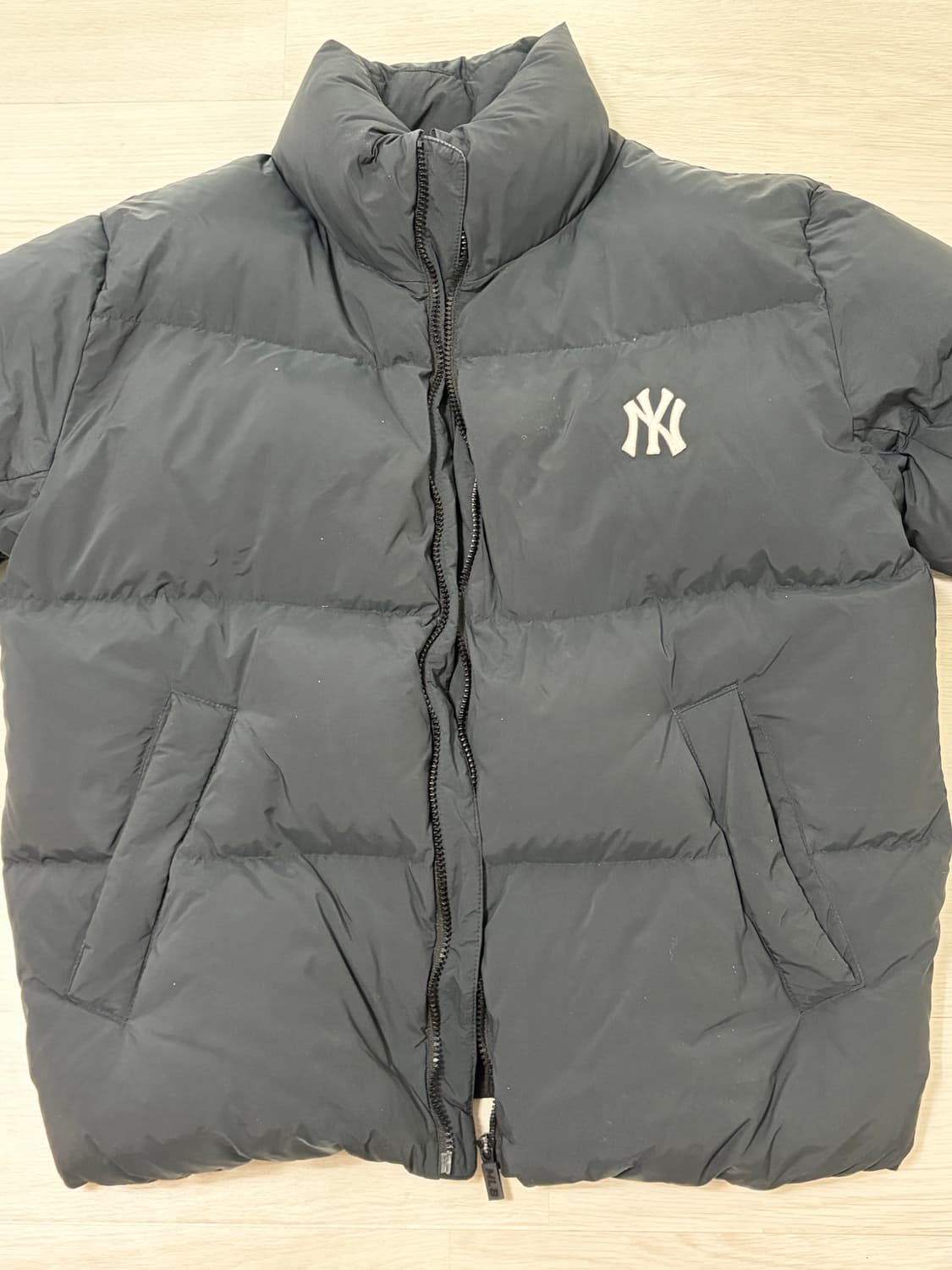 MLB NY 메가로고 패딩( size M ) 지금은 단종된 디자인 상품이미지1