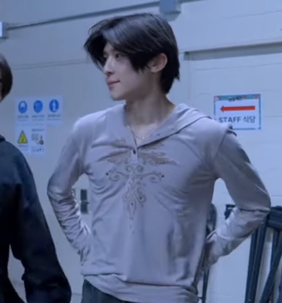 아캄 후드티 Studded Leaf Hooded Long Sleeve 상품이미지1