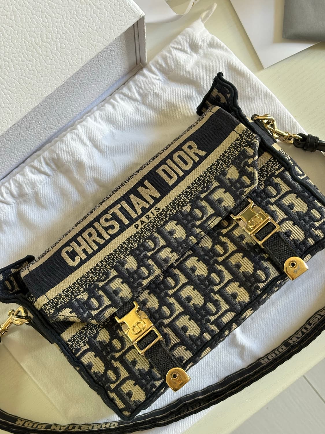 디올 캠프백 스몰 정품 상품이미지2