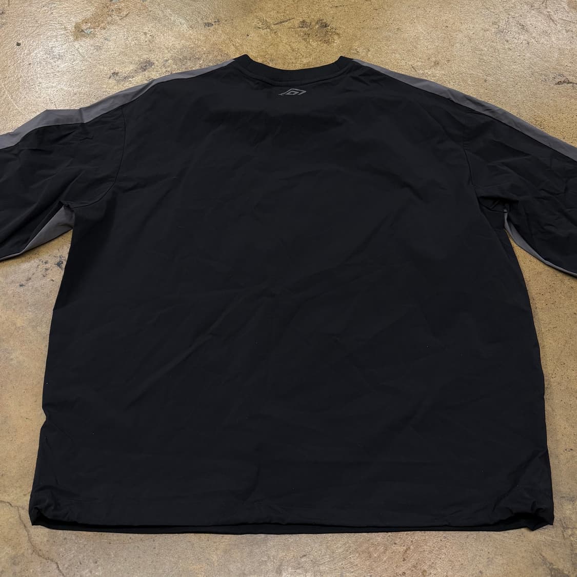 [정품/100] 엄브로 블랙 그레이 긴팔 바람막이 b16 상품이미지4