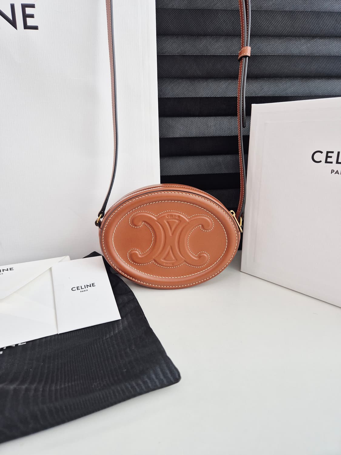 셀린느 트리오페 오벌 펄스 미니백 (상태 매우 좋음) 상품이미지1