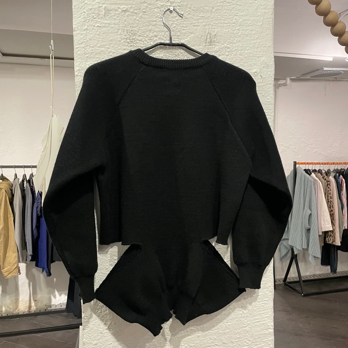 꼼데가르송 블랙 컷아웃 니트 상품이미지3