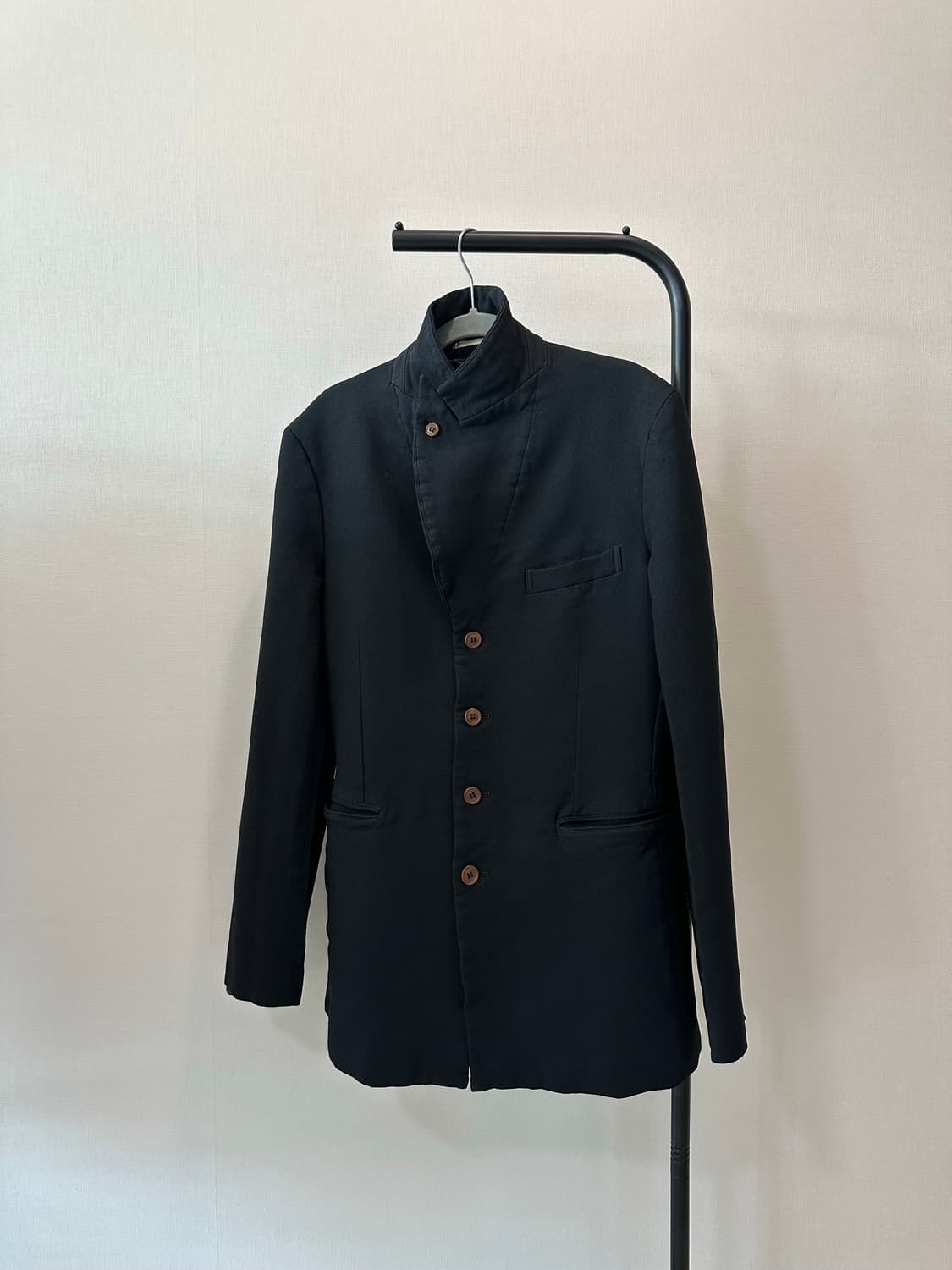 꼼데가르송 옴므 플러스 축융 폴리 와이드 카라 블레이져 상품이미지1