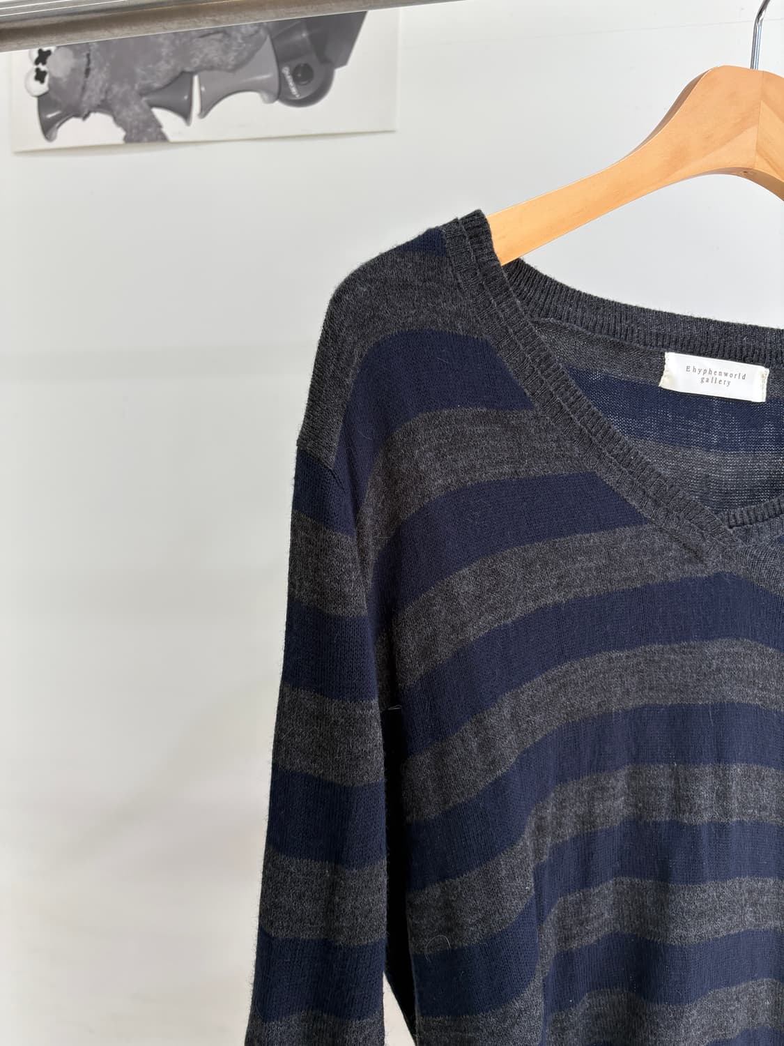 EHYPHENWORLD GALLERY 스트라이프 브이넥 니트 상품이미지3