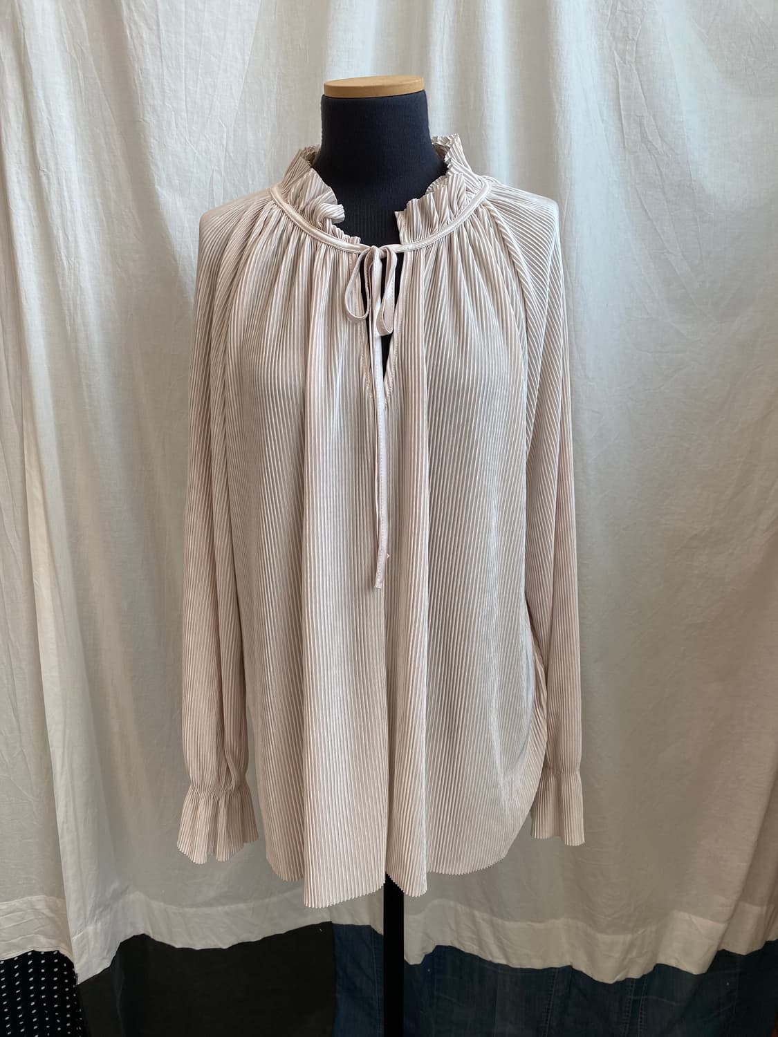 펄플리츠 블라우스 상품이미지1