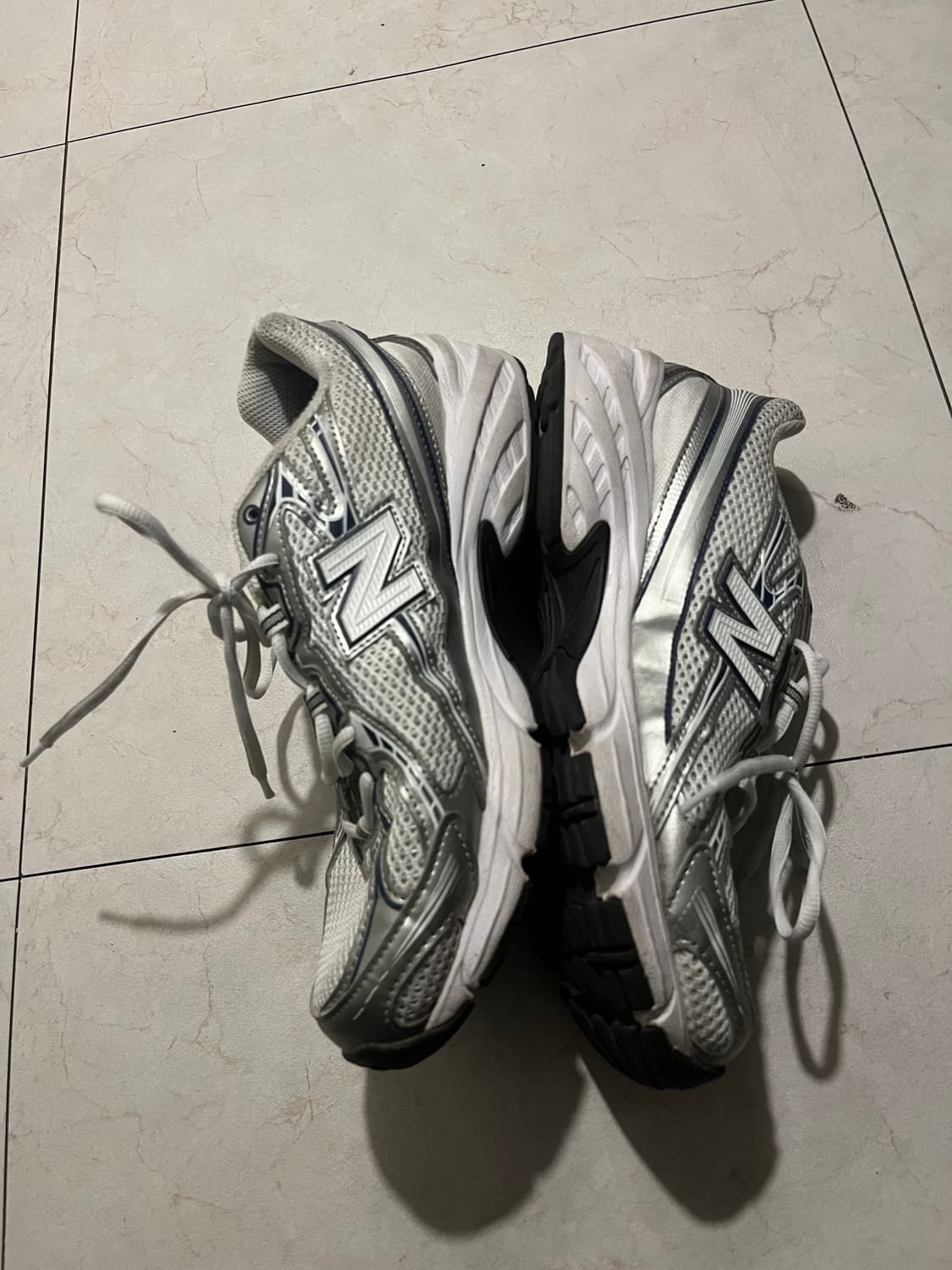 뉴발란스 740 화이트 실버 275mm 상품이미지3