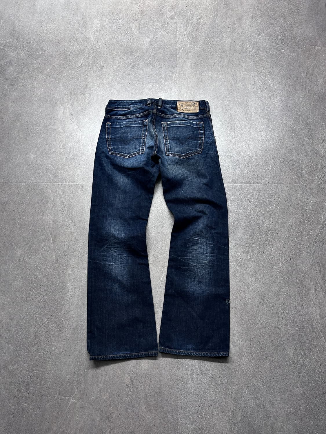 디젤 자티니 디스트레스드 부츠컷 데님 팬츠 상품이미지4