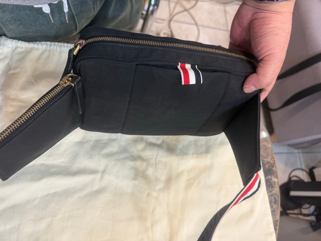 정품 톰브라운 벨트백 팝니다 상품이미지3