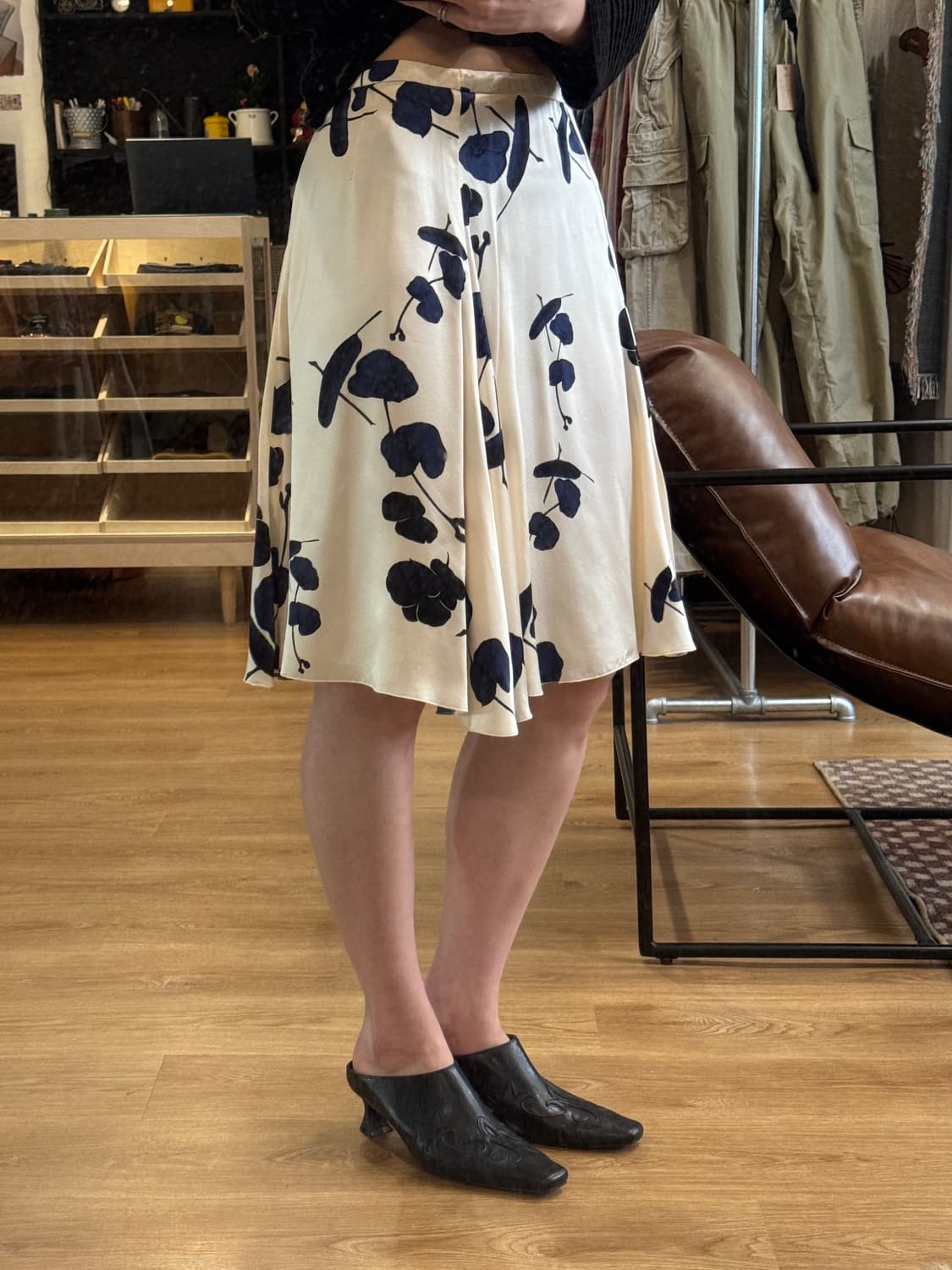 Armani collezioni 아르마니 새틴 플라워 패턴 미디스커트 상품이미지2