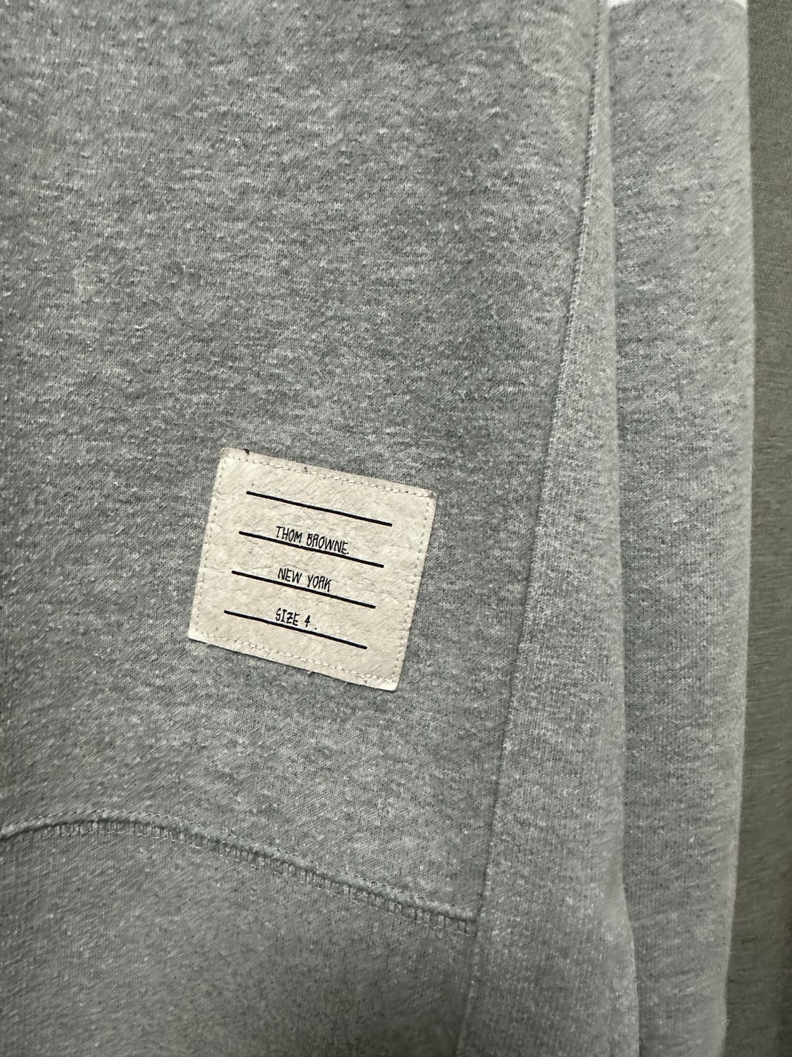 톰브라운 4선완장 맨투맨 그레이 (4) 상품이미지3