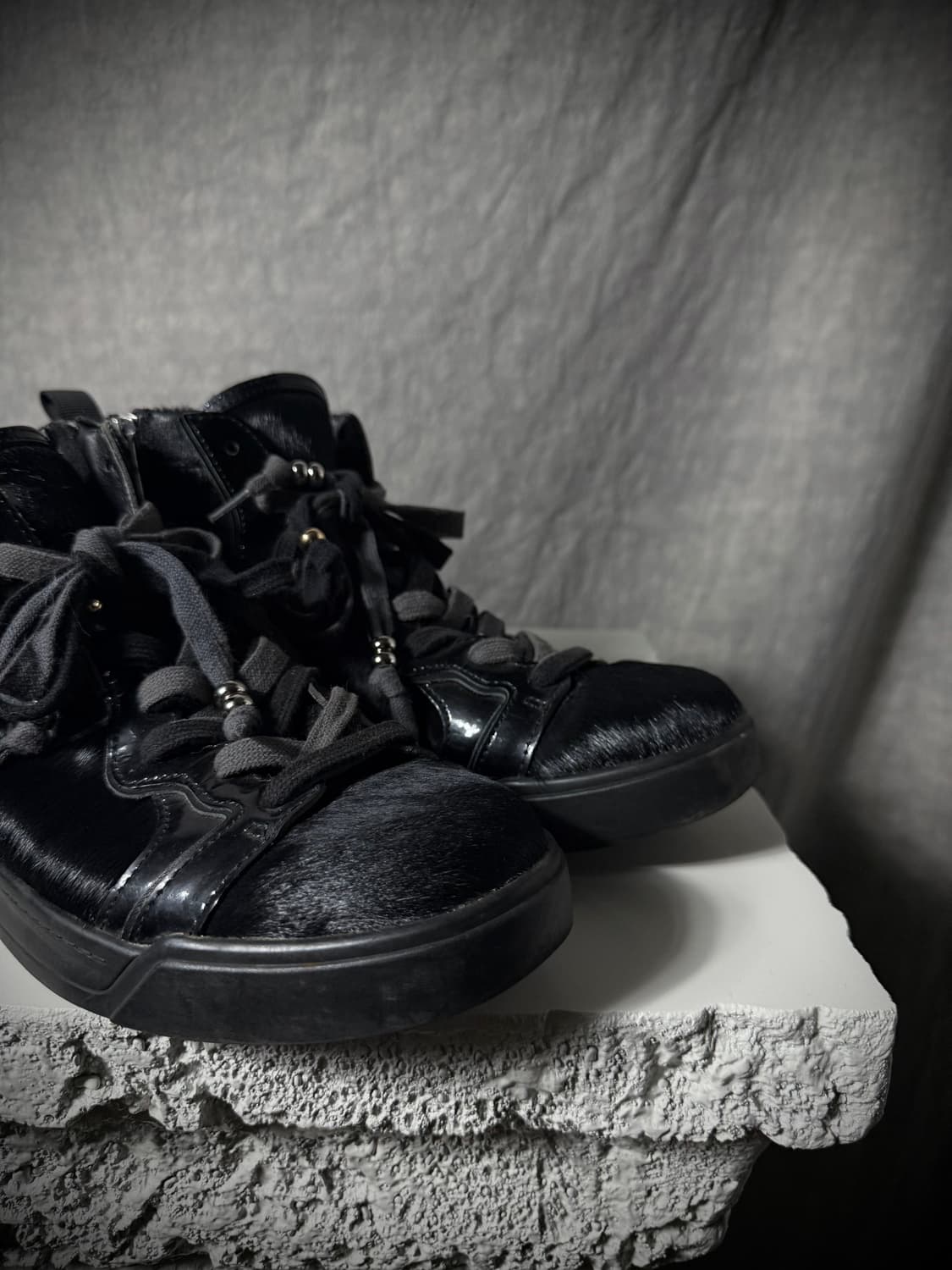 Tornado Mart Fur Panel High-Top Sneakers 상품이미지2