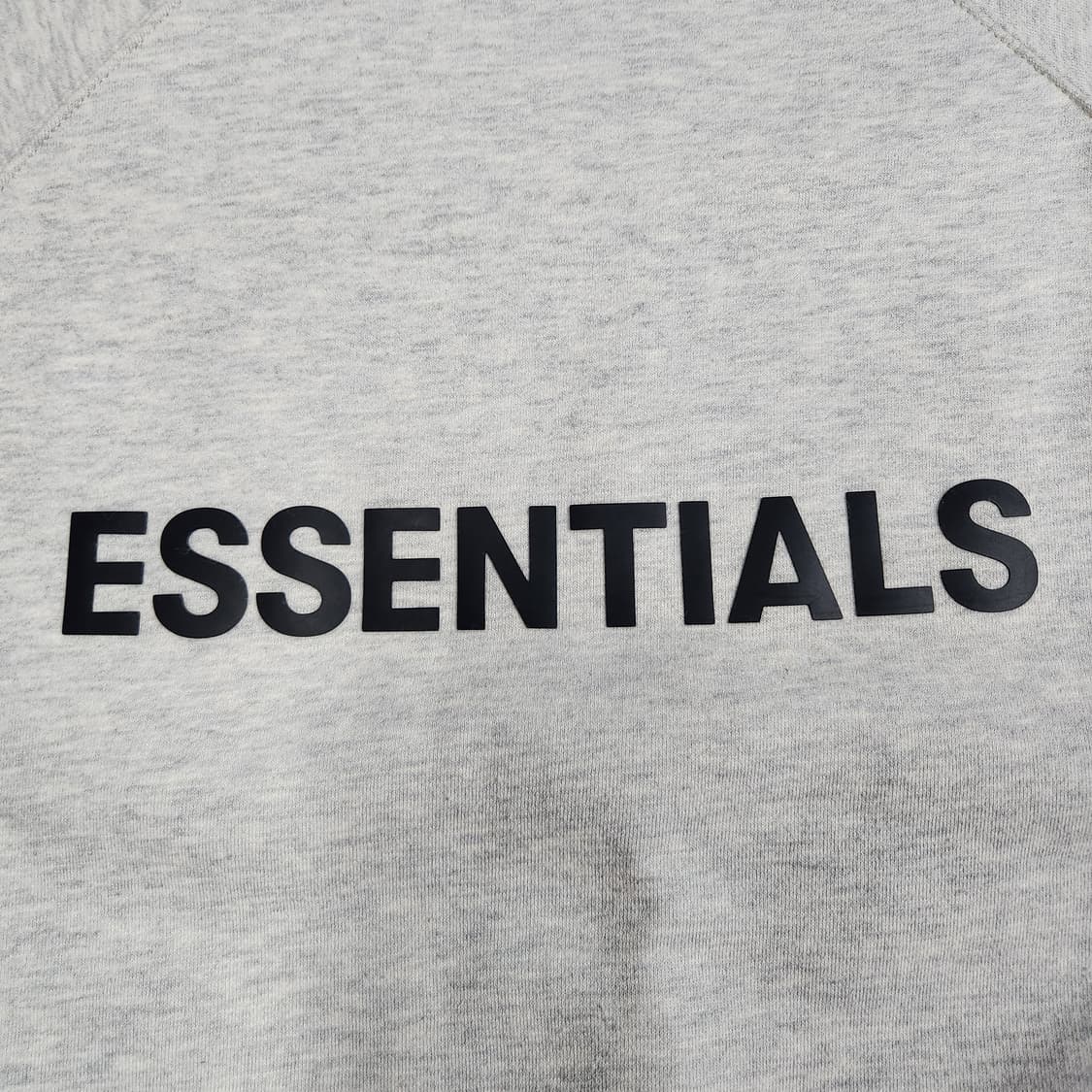 피어오브갓 에센셜 3D 실리콘 앞로고 크루넥 맨투맨 오트밀 상품이미지3