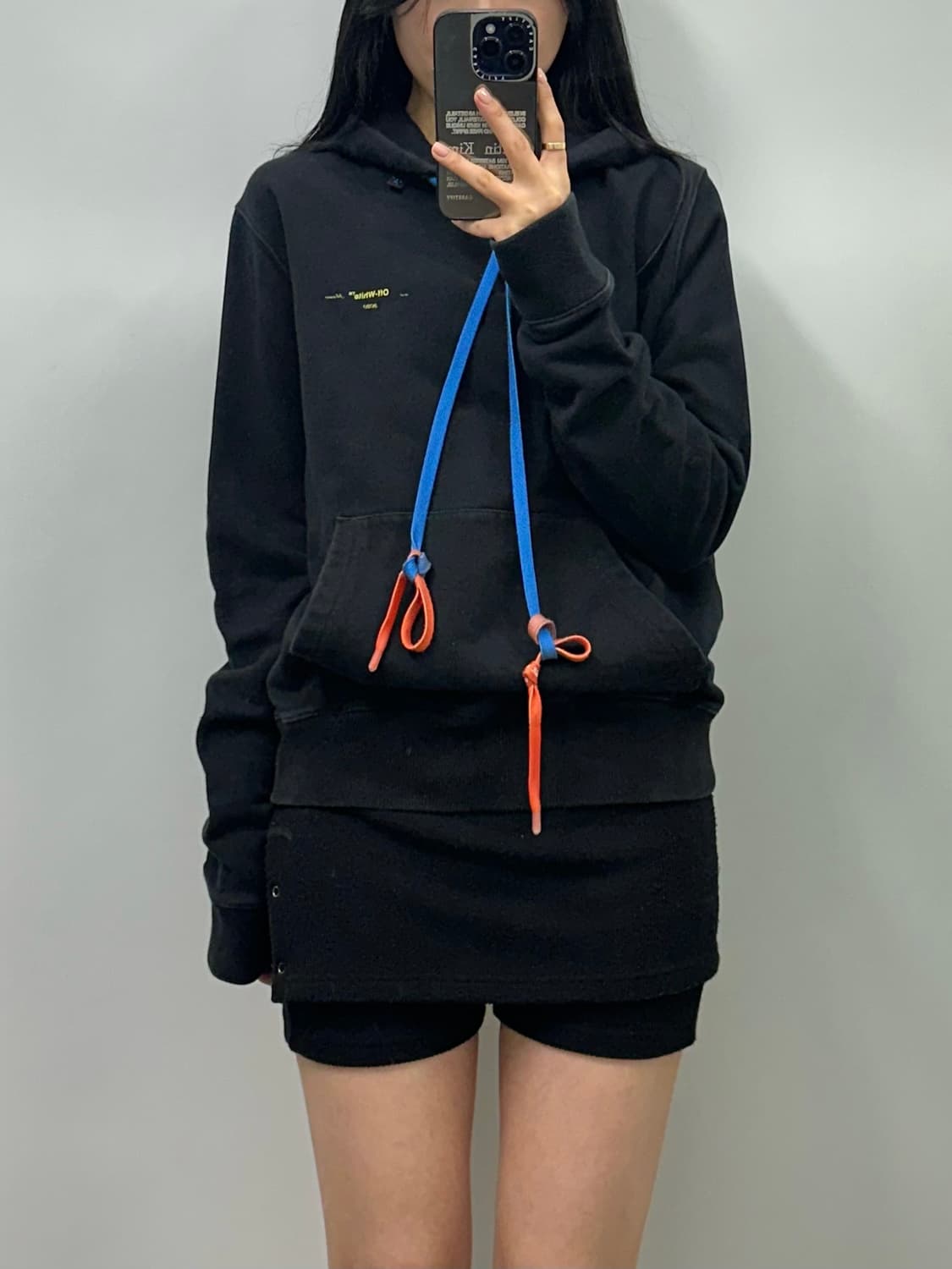 오프화이트 19fw 아크릴 애로우 블랙 후드티 상품이미지1