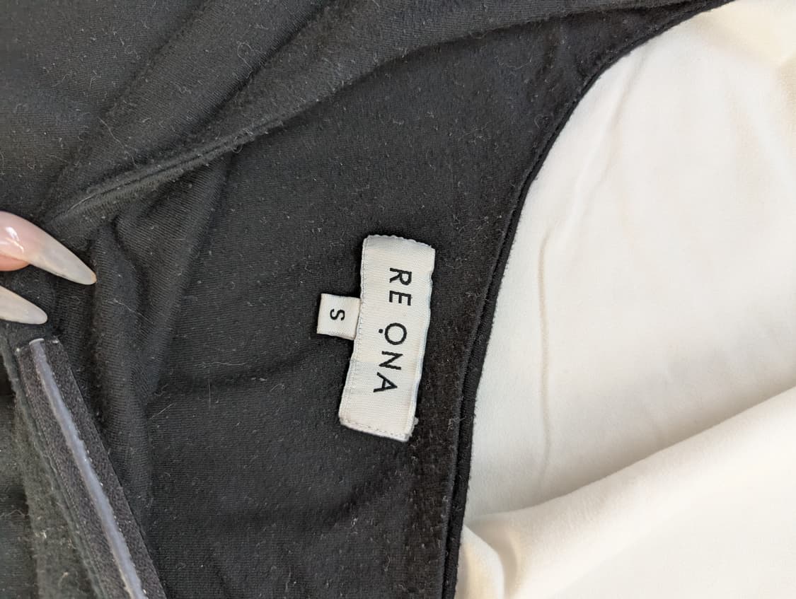 리 오나 RE ONA 블랙 언발란스 컷 아웃 긴팔 바디수트 상품이미지4