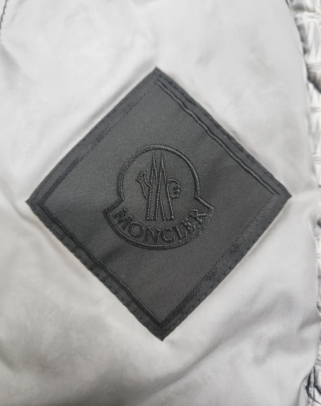 [파격가] 몽클레어 남성 여성공용 경량 패딩 1 사이즈 (실측 참고) 상품이미지9