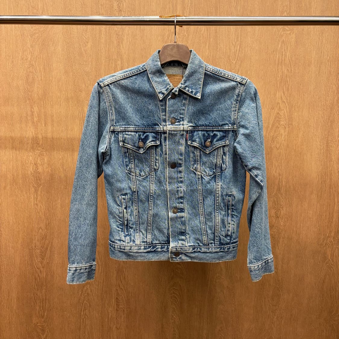 리바이스 데님 자켓 클래식 트러커 더블 포켓 디테일 워싱 블루 상품이미지2