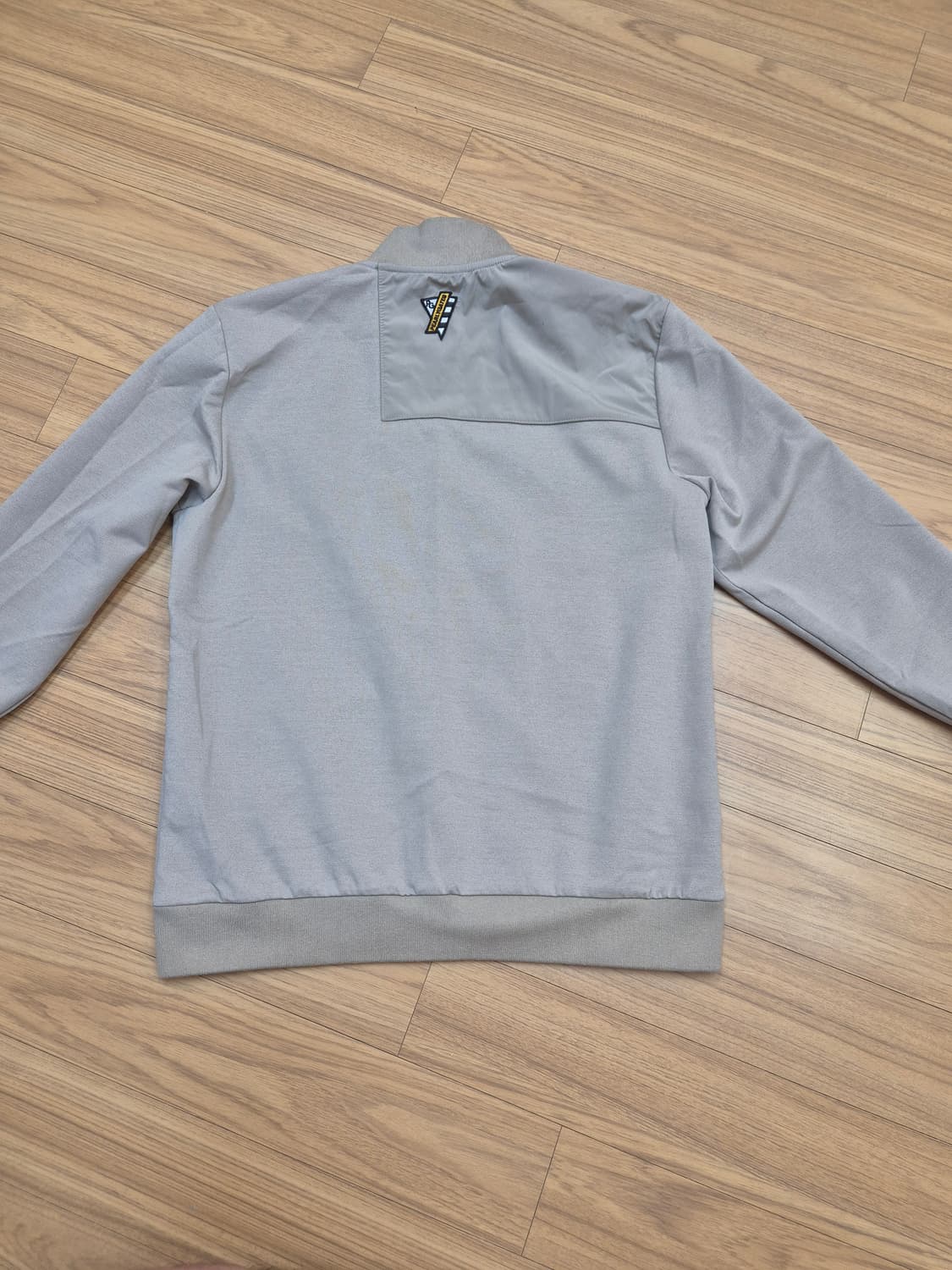 사이즈 95인 PEARLY GATES 자켓입니다. 톤 다운된 베이지 색상 상품이미지2