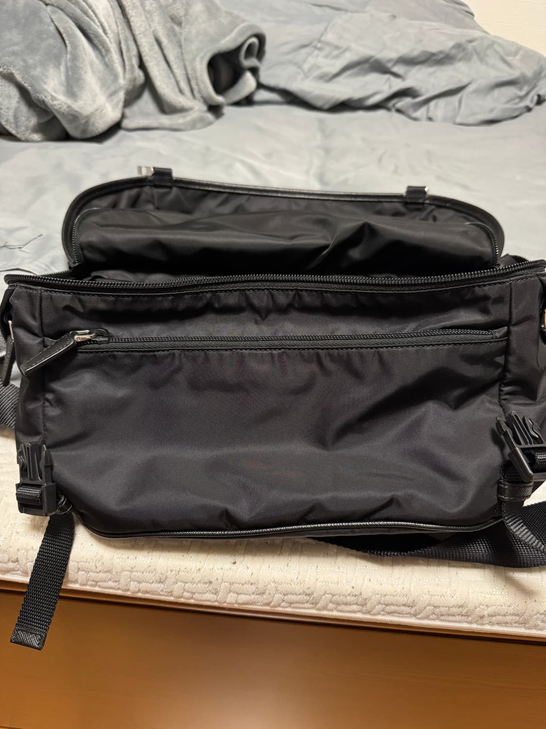 프라다 바이커백 라지 상품이미지6