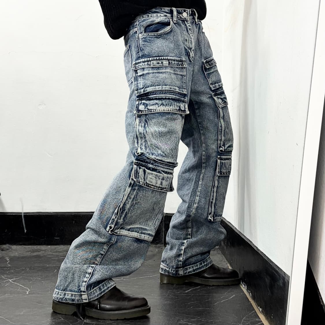 SmokeRise 멀티포켓 와이드 데님 카고 팬츠 상품이미지3