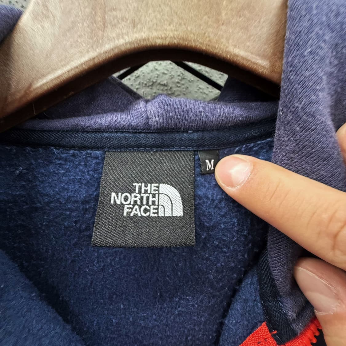 노스페이스 하이라이트 후드집업 기모안감 레드포인트 후면 빅로고 디테일 상품이미지7