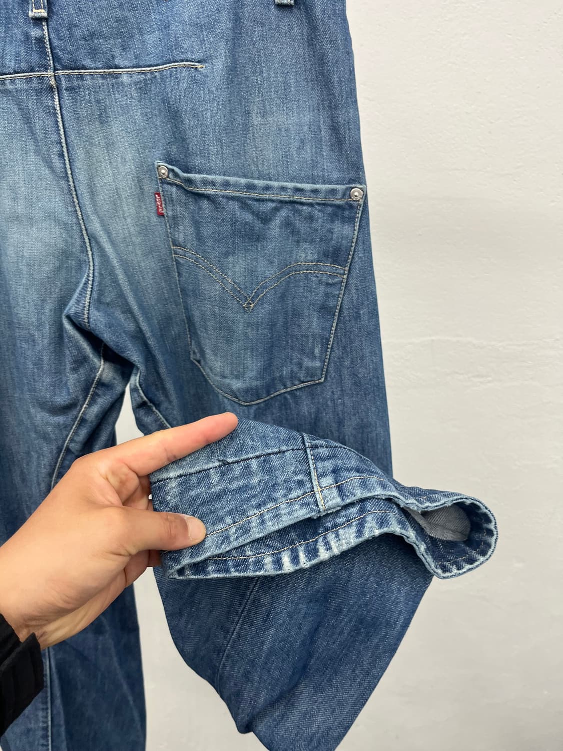 [32] LEVIS ENGINERRED 1ST  CURVED JEANS 상품이미지4