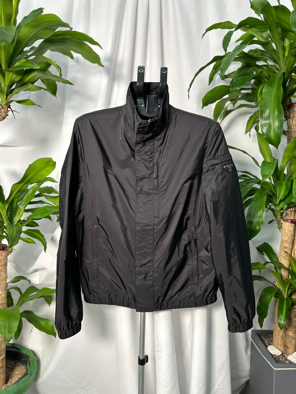 [정품] 프라다 로고 리나일론 바람막이 품명 SGN521 46사이즈 상품이미지1