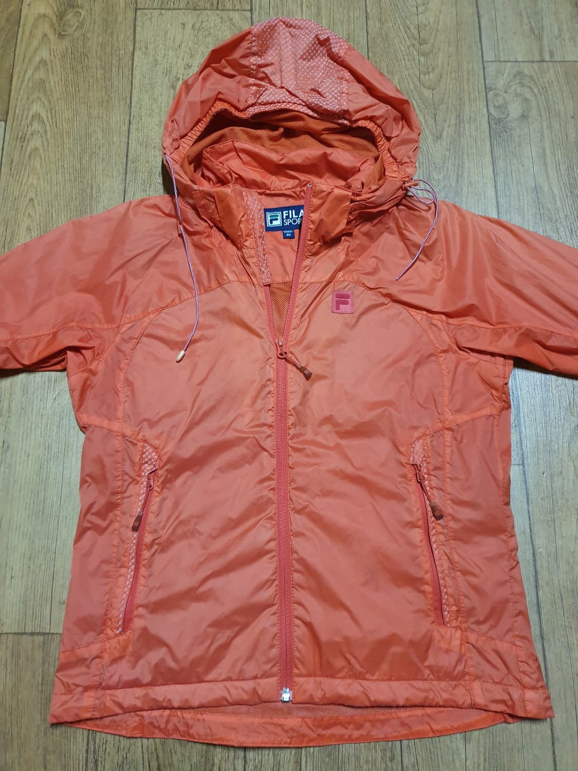 1143 휠라 스포츠 여성바람막이 95 사이즈입니다 상품이미지1