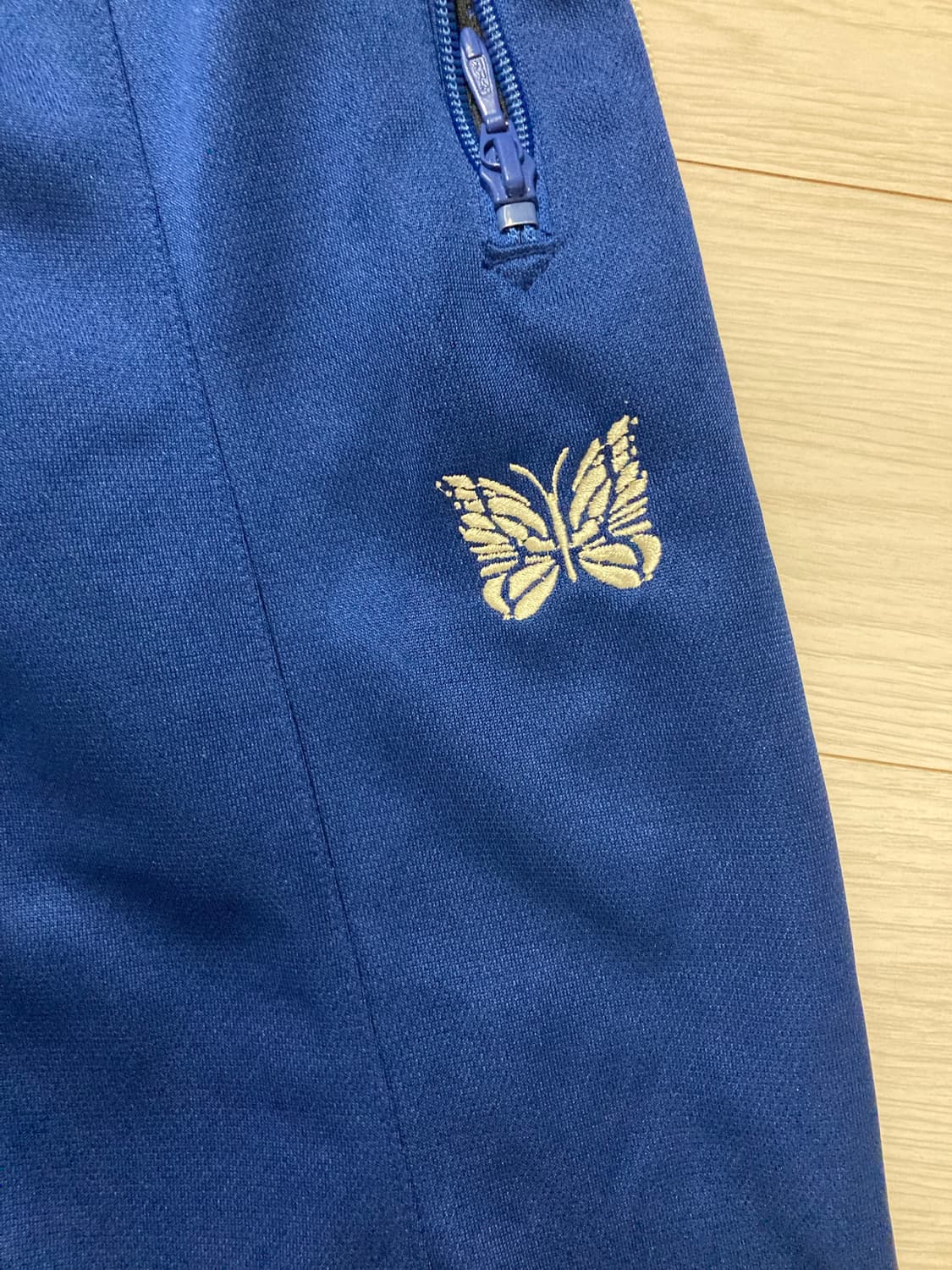 니들스 로얄블루 hd 트랙팬츠 팝니다 상품이미지3