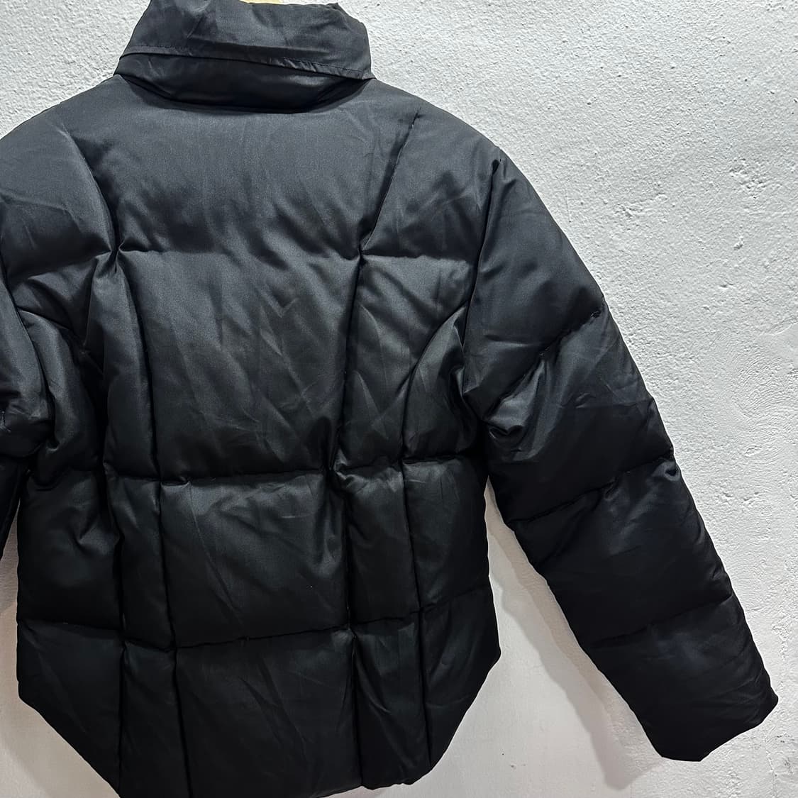 DKNY 블랙 덕다운 숏 푸퍼 패딩M 상품이미지5