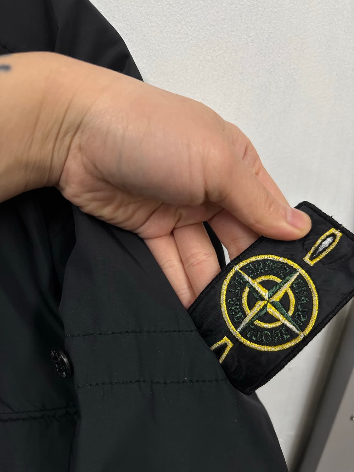 큐알인증) 스톤아일랜드 마이크로랩스 와펜 다운자켓 상품이미지5