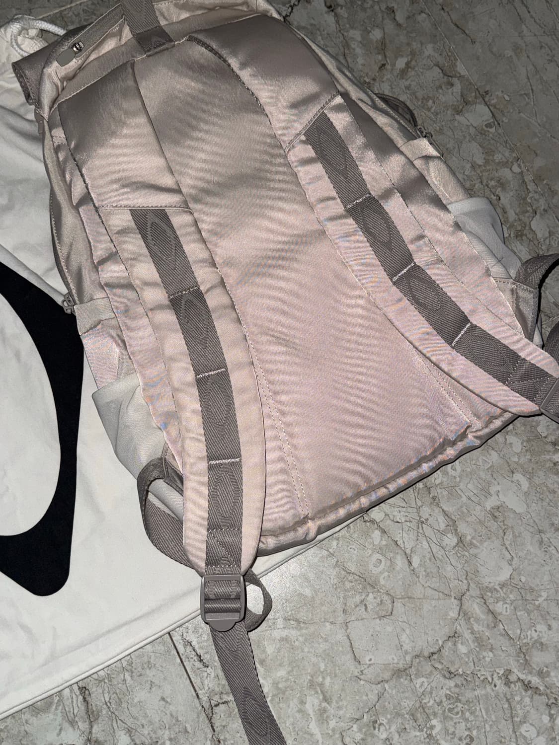 미스치프 버클 플랩 백팩 라이트베이지 상품이미지5