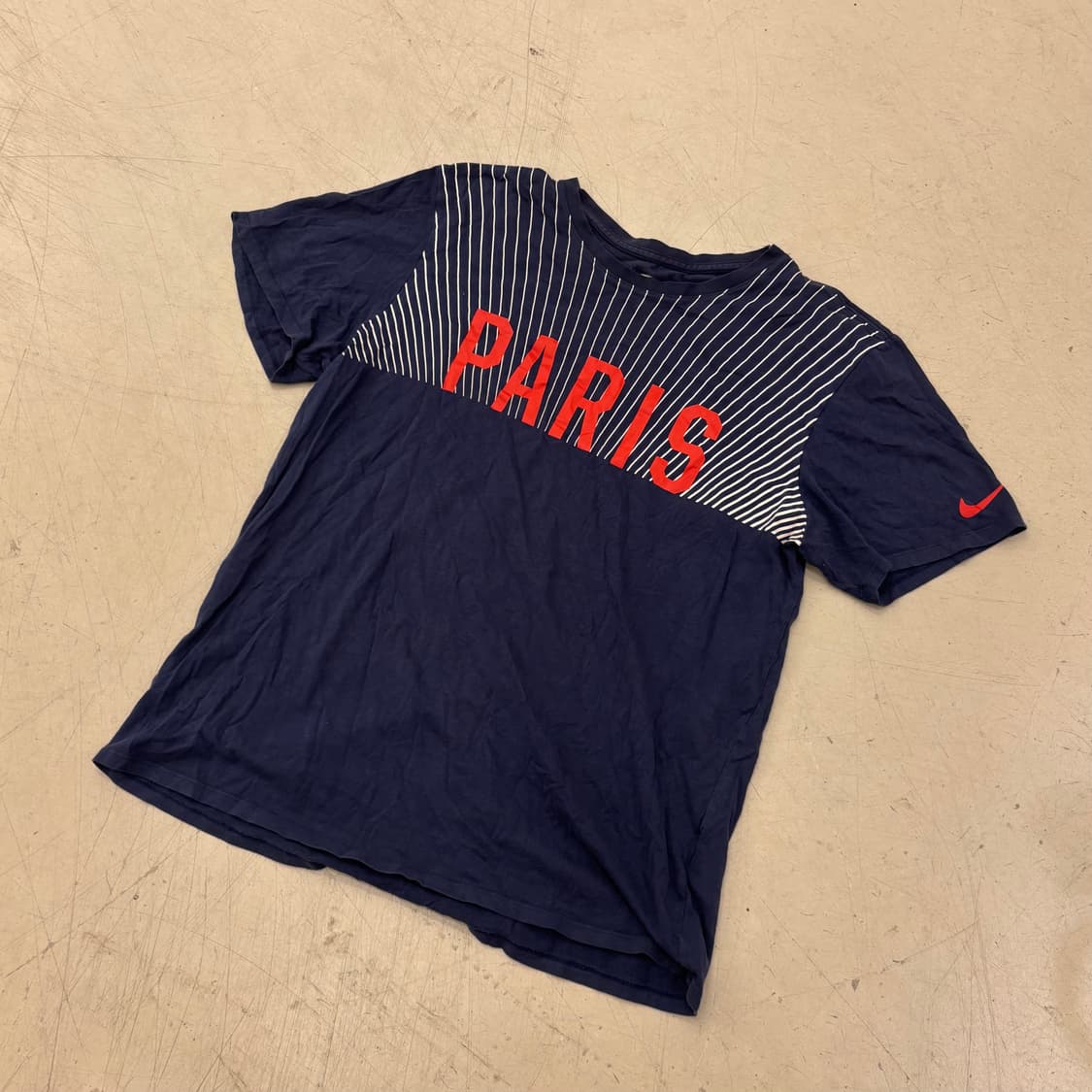 나이키 파리생제르망 파리 로고 반팔티 상품이미지1