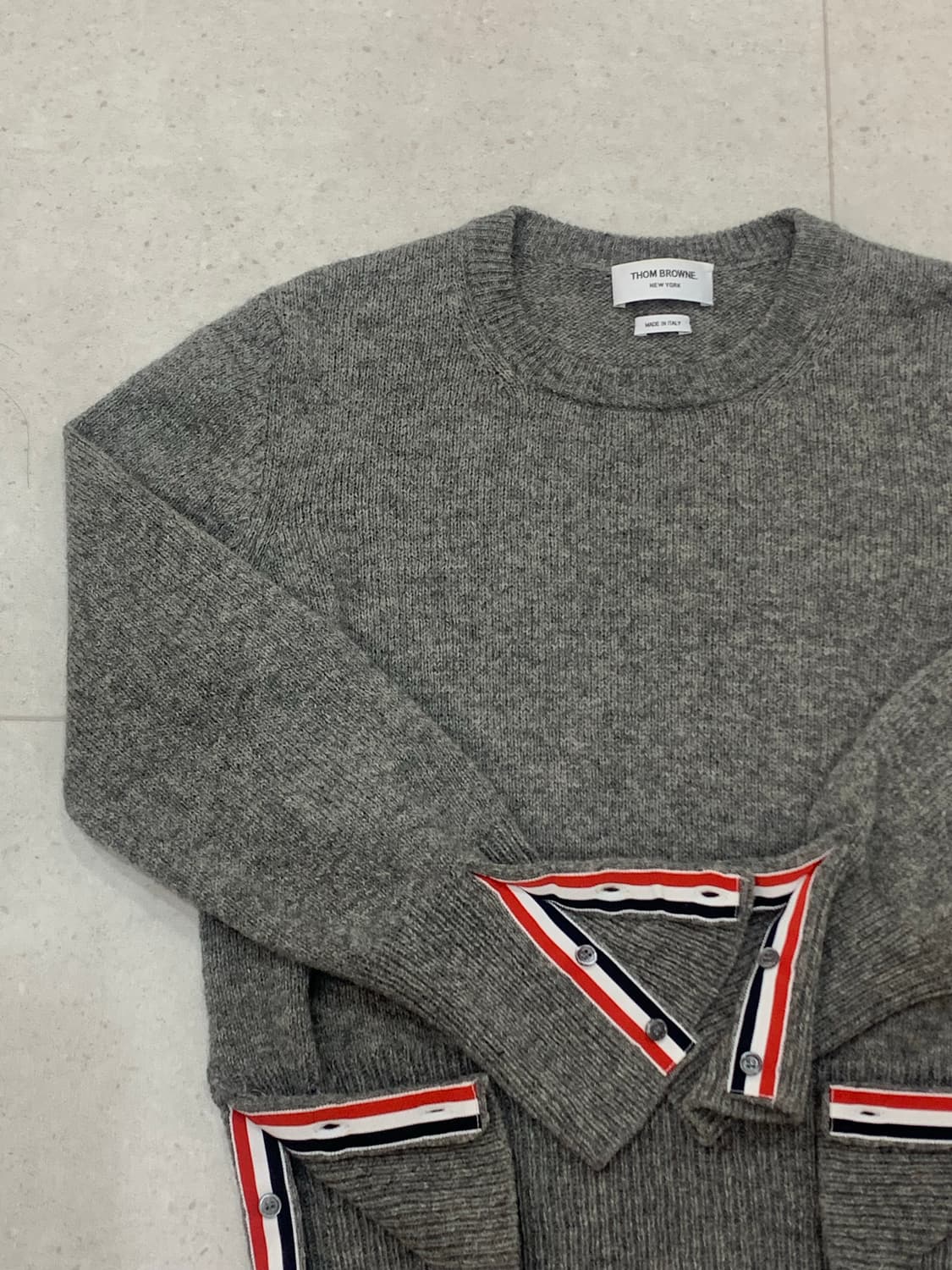 [4] 톰브라운 셰틀랜드 크롭 니트 그레이 상품이미지2