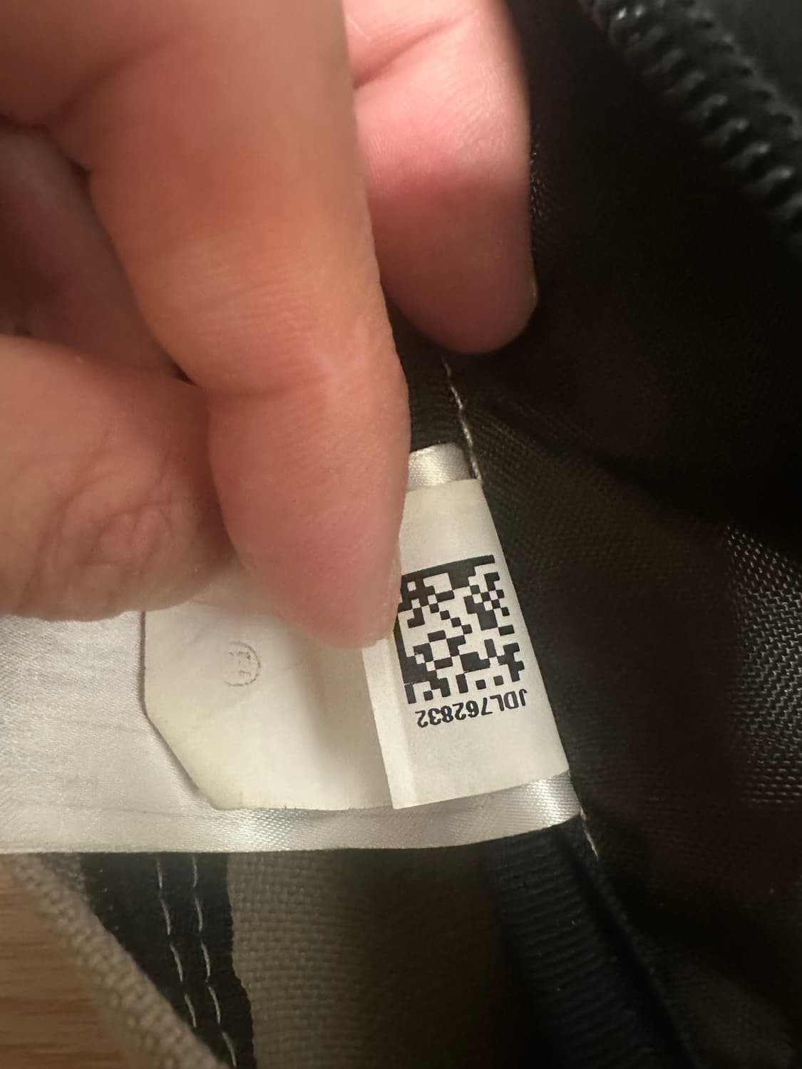 잔스포츠 라이트백 백팩 베이지 색상입니다 사진처럼 상태 좋으며 눈에띄는  상품이미지6