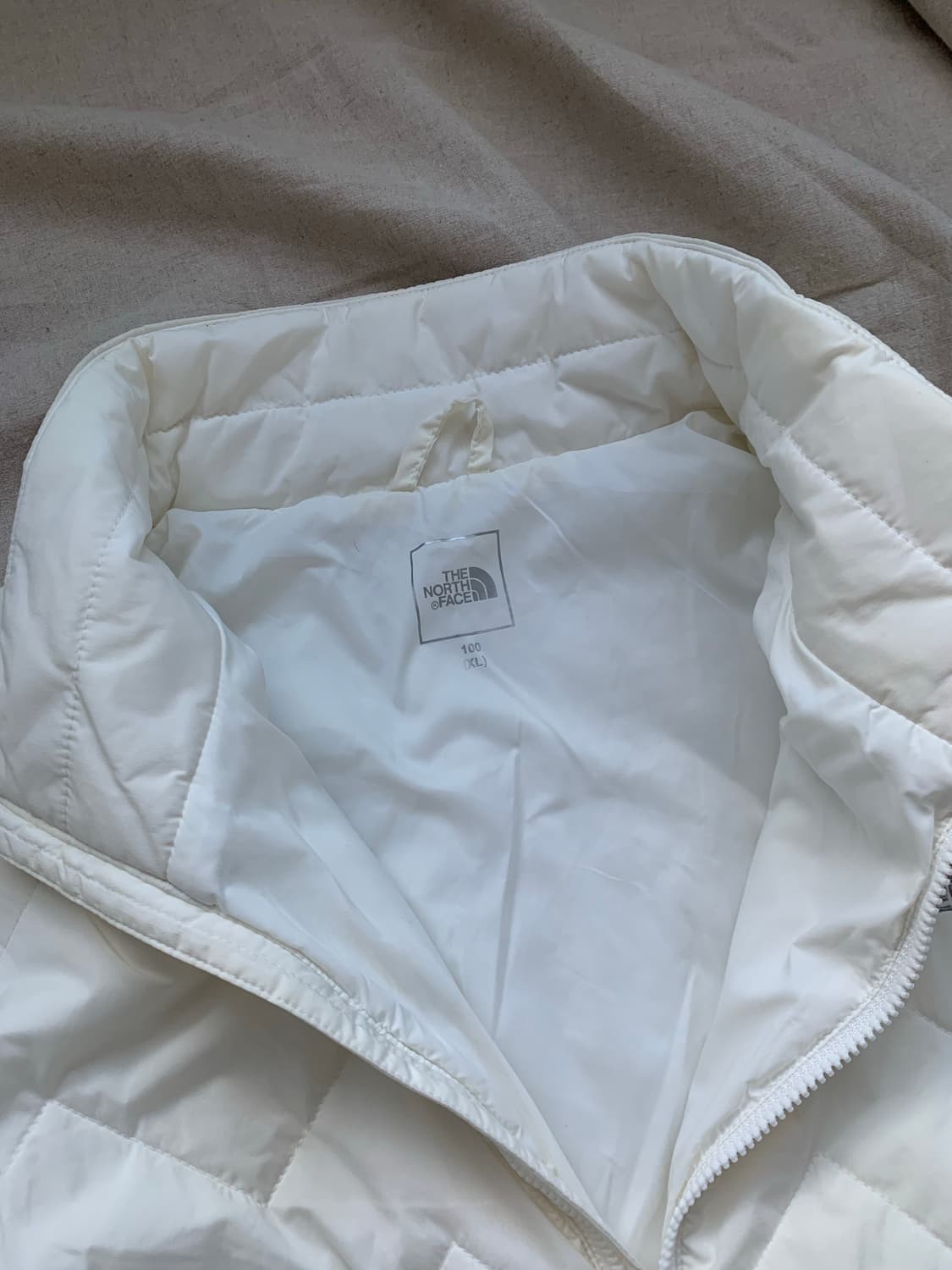 노스페이스 V-Motion 로고 화이트 경량 패딩 상품이미지6