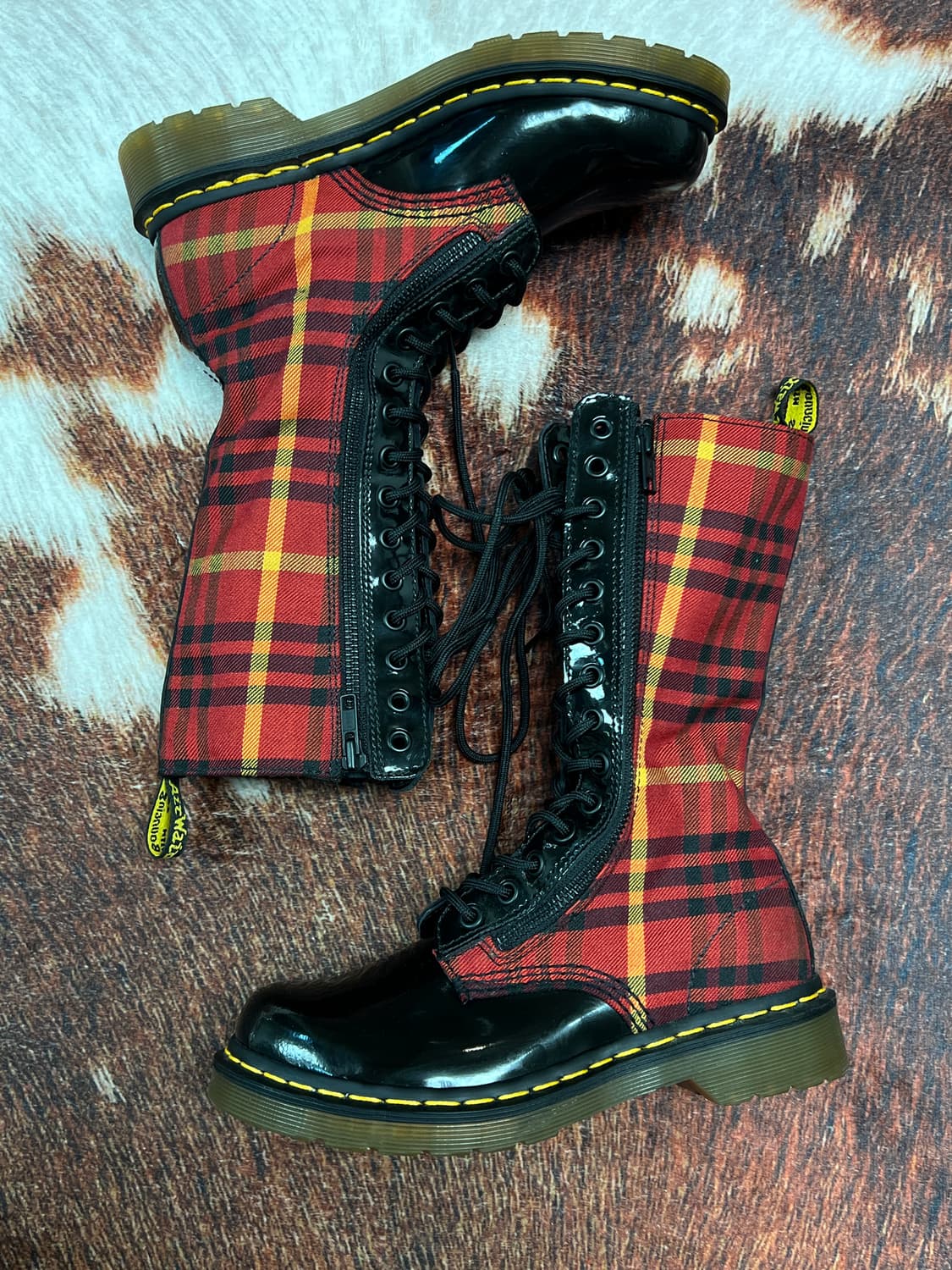 [235] 닥터마틴 LORNA 2ZIP 14홀 레드체크 부츠 상품이미지1
