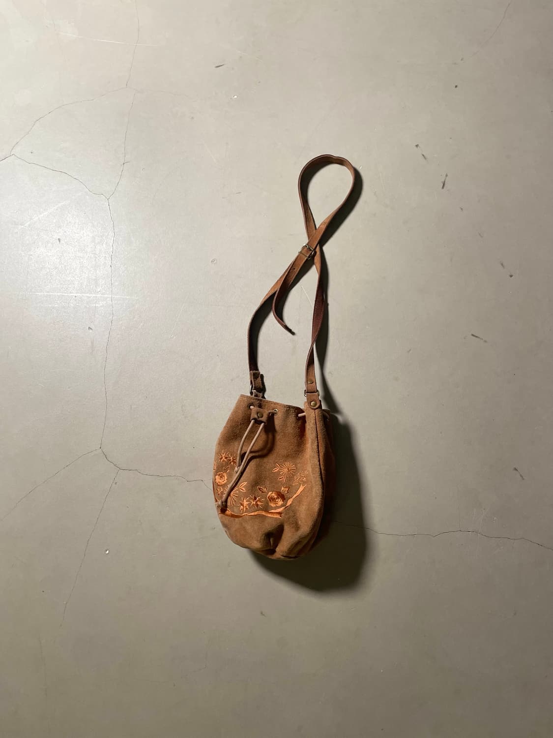 Vintage Suede Drawstring Shoulder Bag 상품이미지1