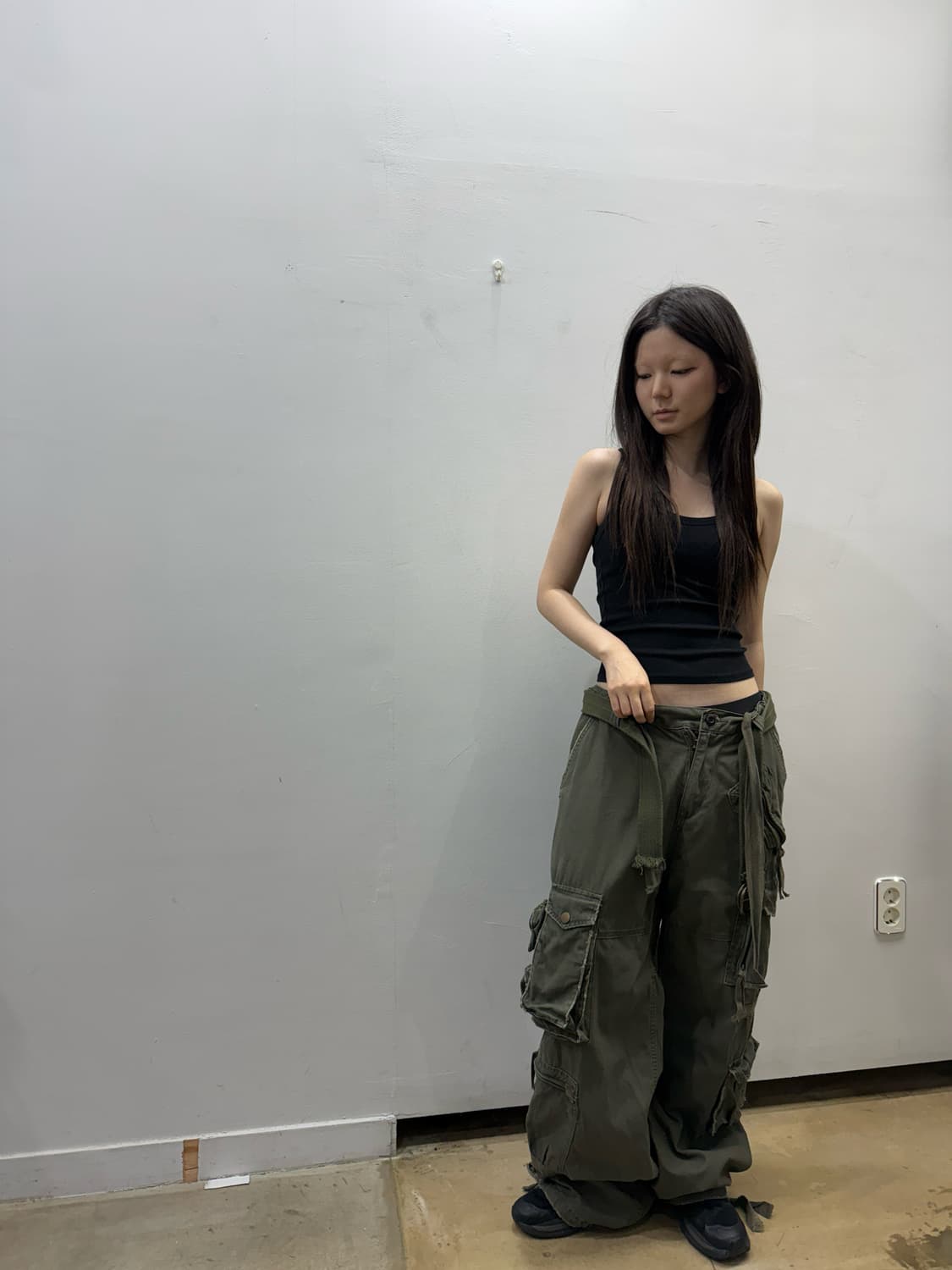 스트랩 디테일 멀티포켓 카고팬츠 상품이미지7