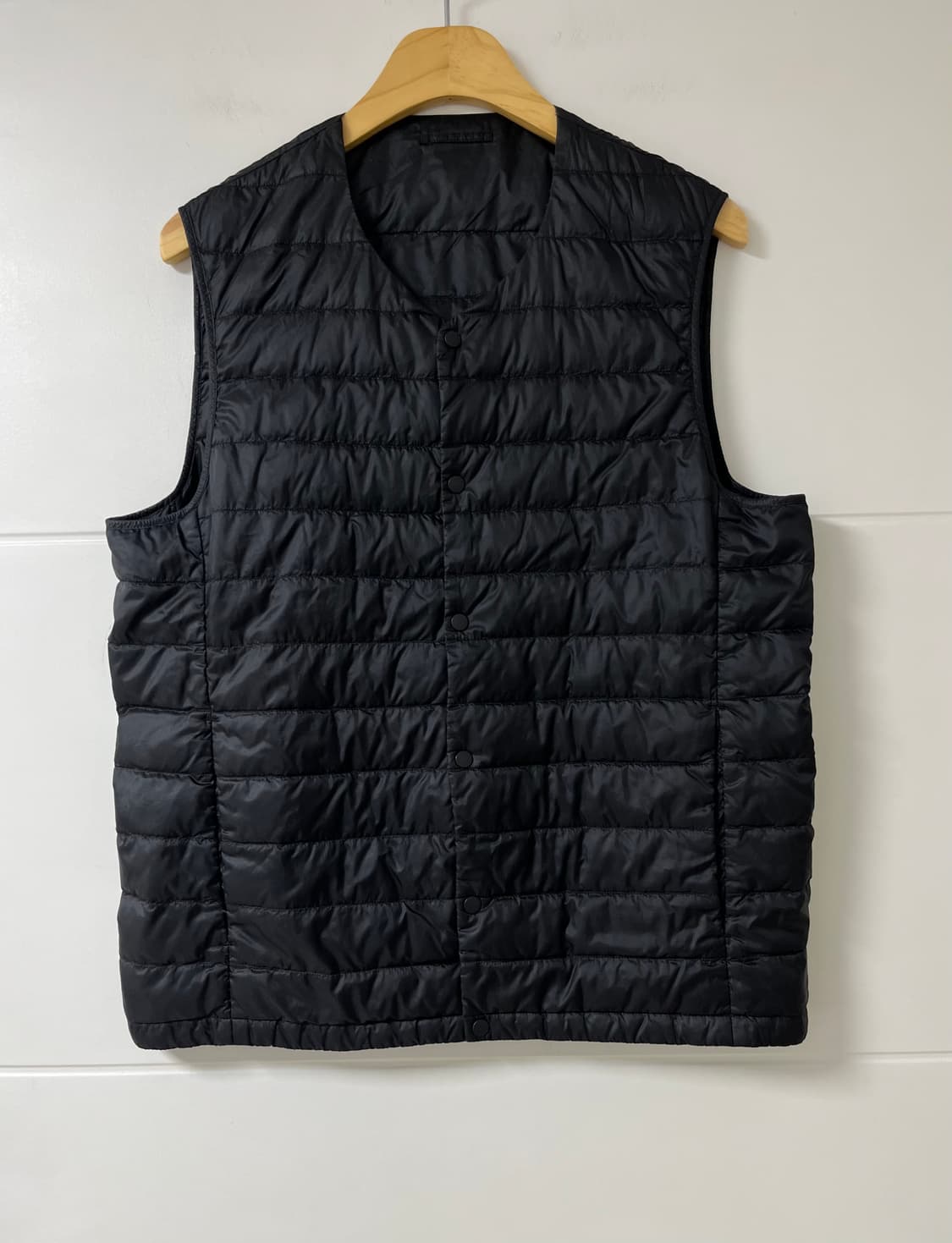 유니클로 경량 패딩 조끼 L 상품이미지1