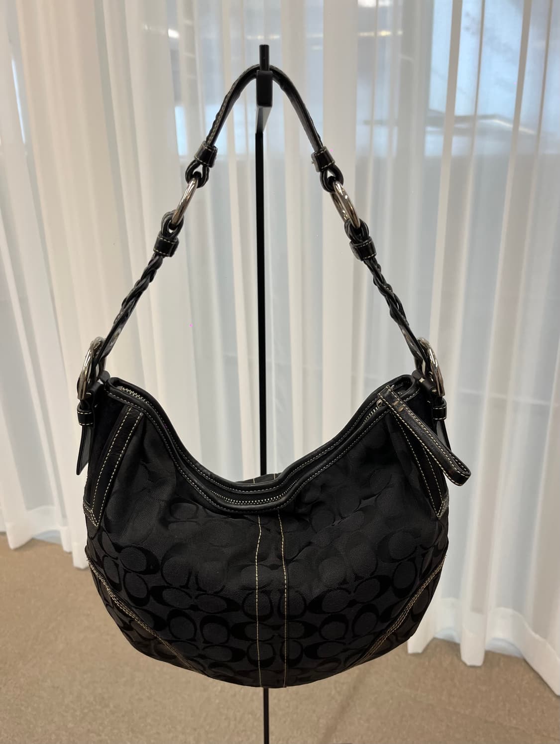 Coach Black Half Moon Bag 상품이미지2