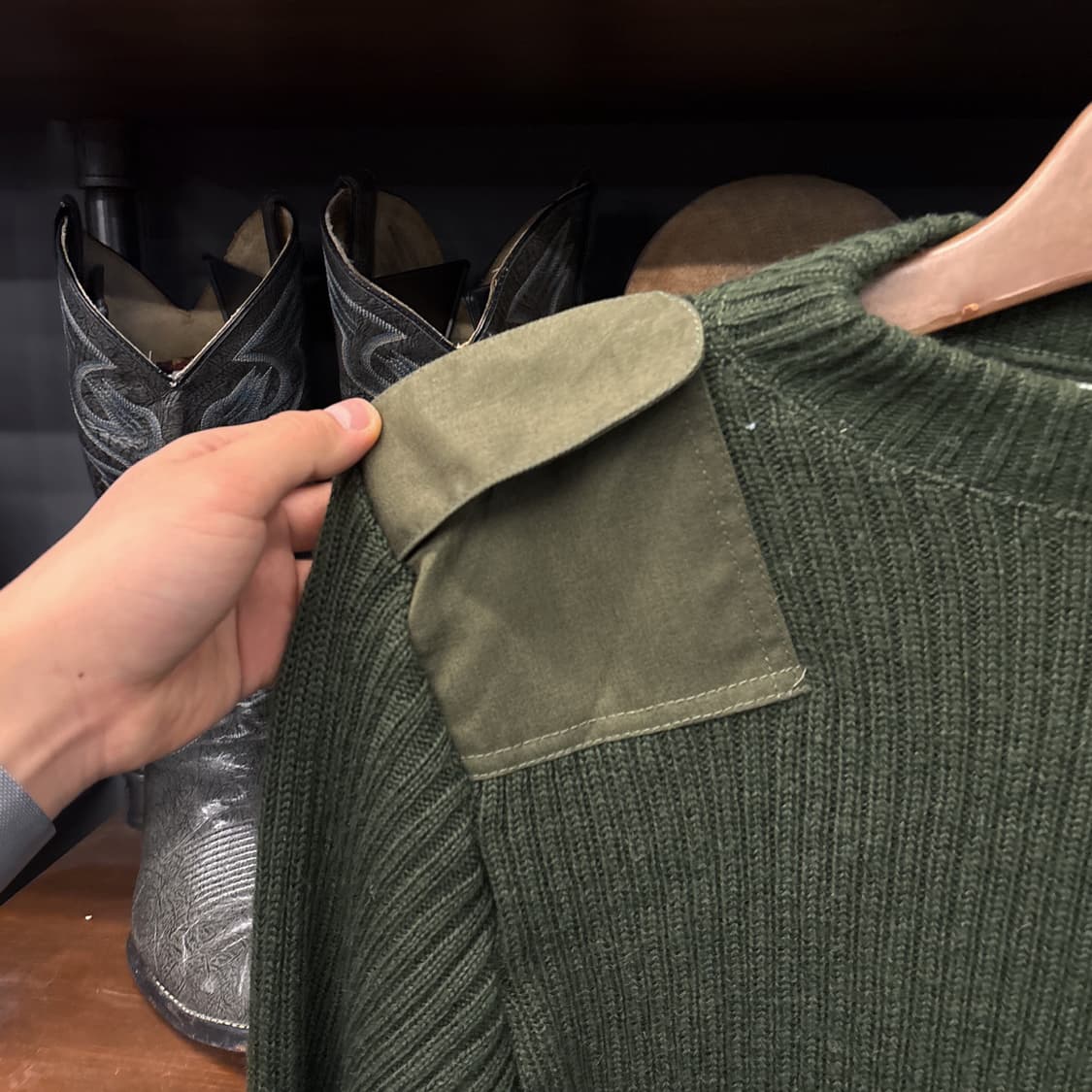코만도 밀리터리니트 스웨터 암패치 견장 다크올리브 N314 상품이미지5