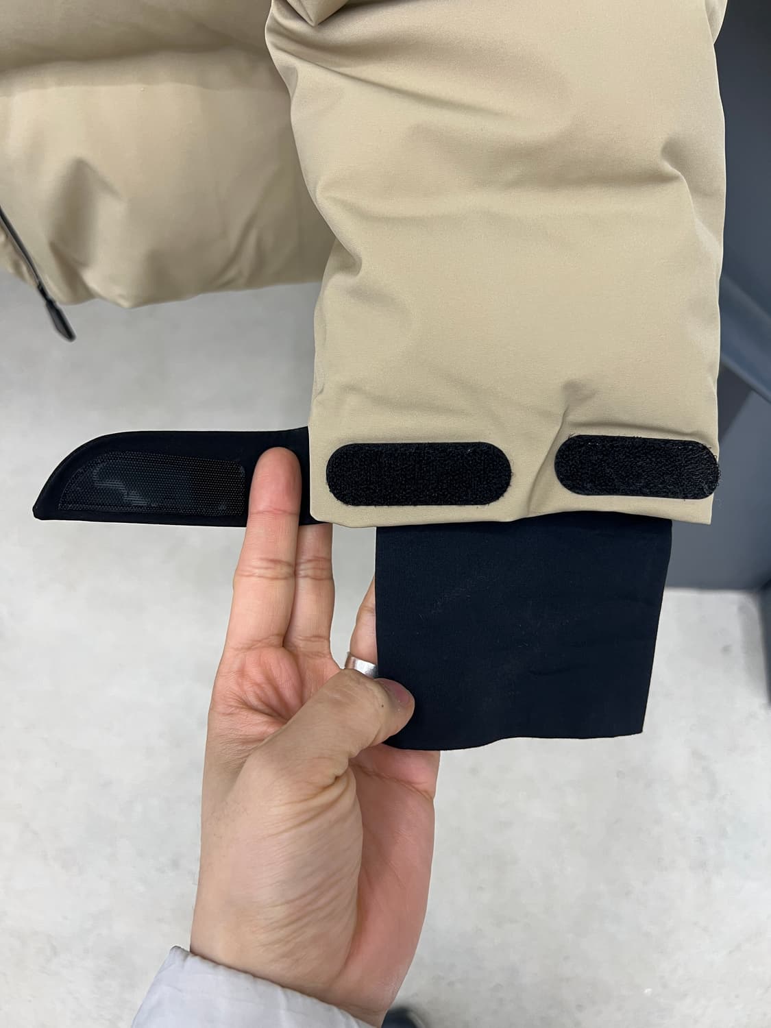 몽클레어 22FW 그래노블 몽제테크 베이지 패딩 자켓 상품이미지6