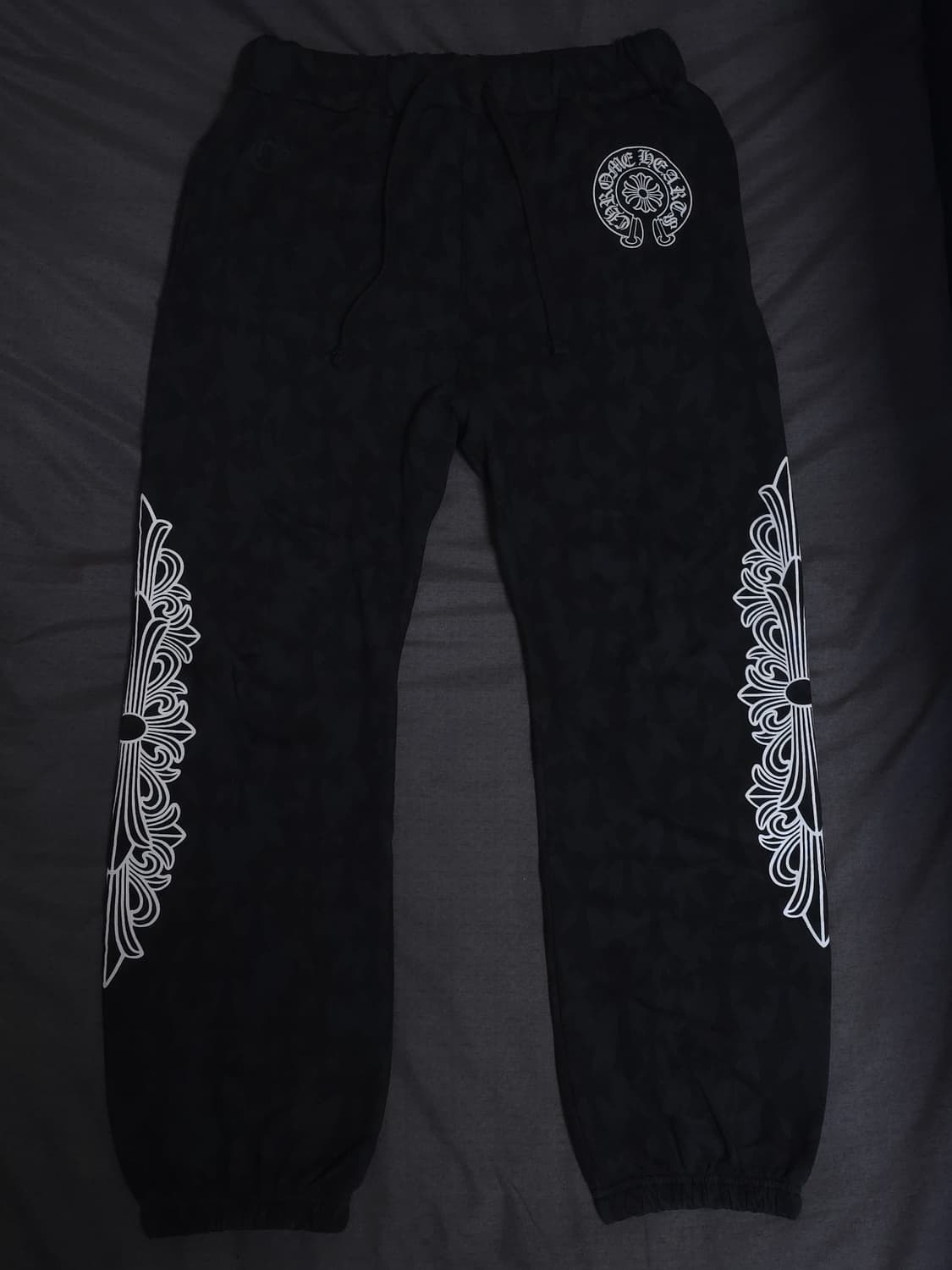 [L] 크롬하츠 세메터리 올오버 프린트 스웻팬츠 블랙 상품이미지2