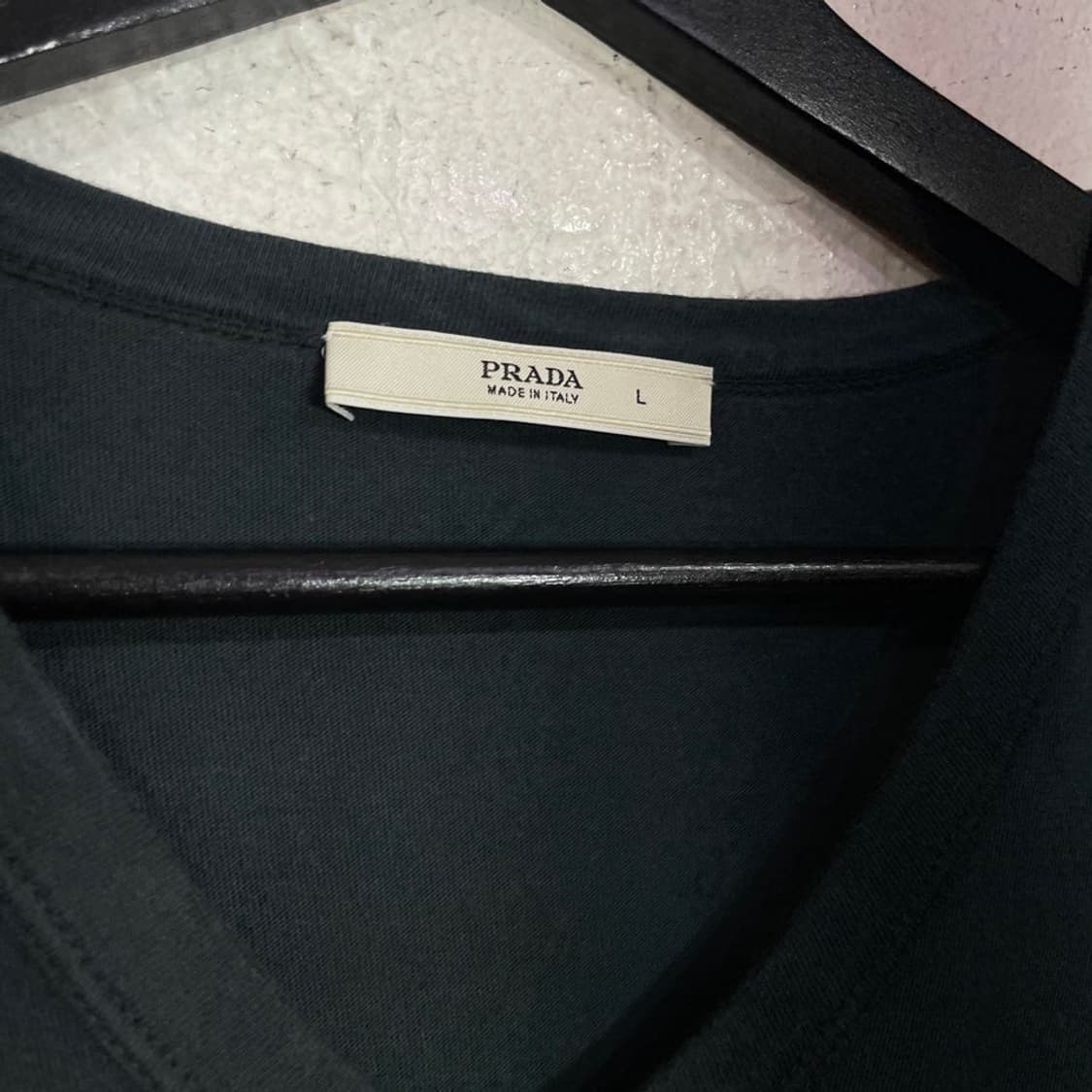 프라다 아카이브 브이넥 반팔티 상품이미지5
