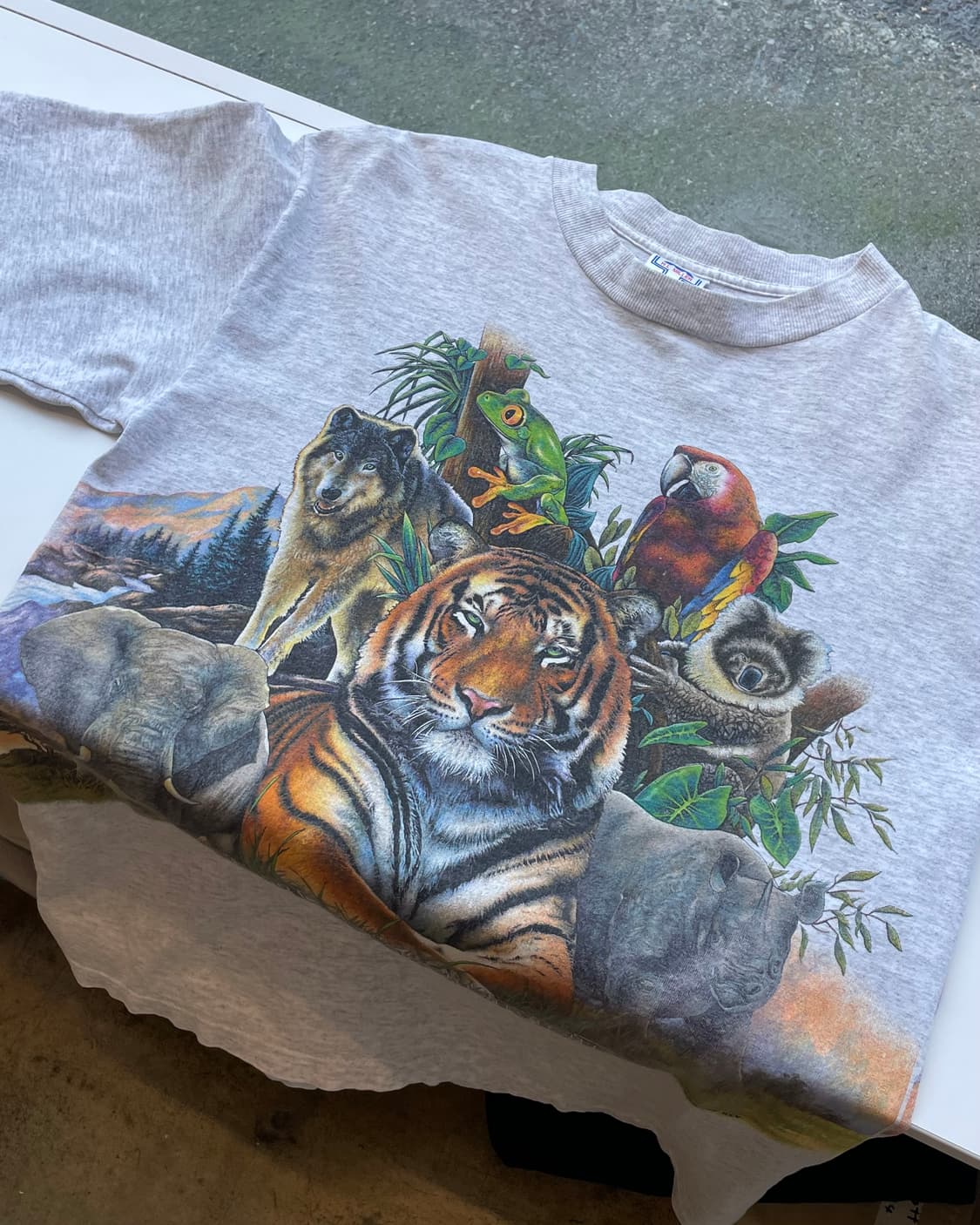90‘s USA “Endangered Species” T-shirt 상품이미지9