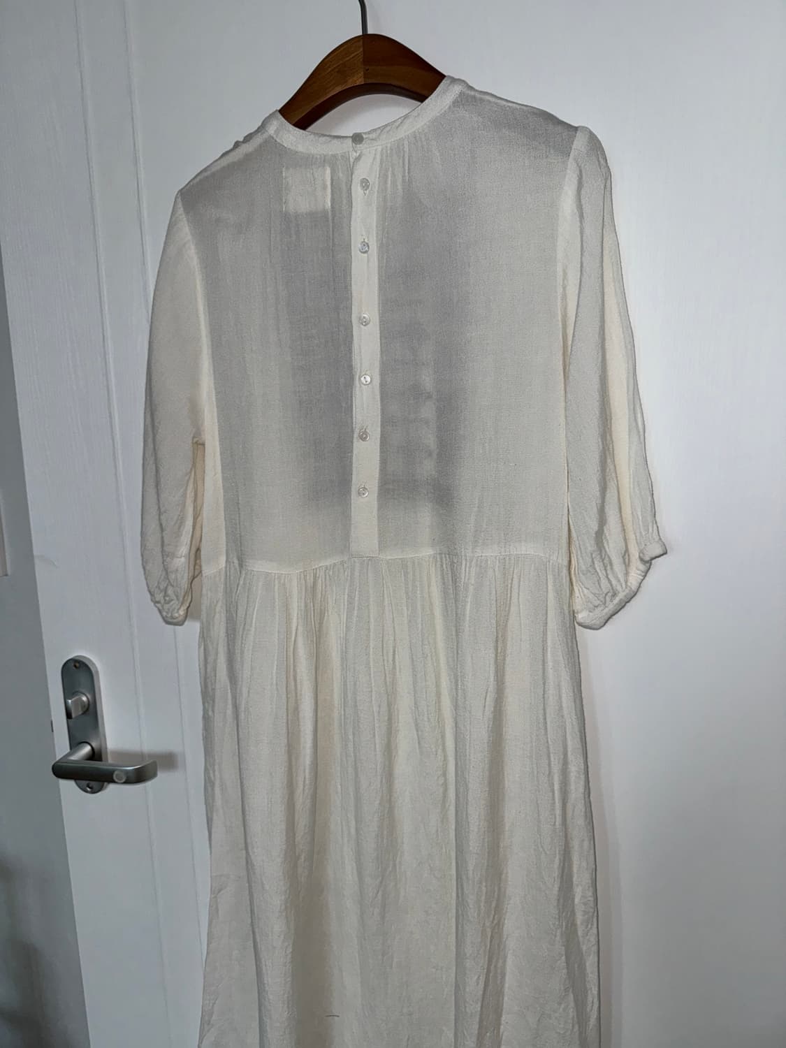 Ivory Embroidered Puff Sleeve Dress 상품이미지3